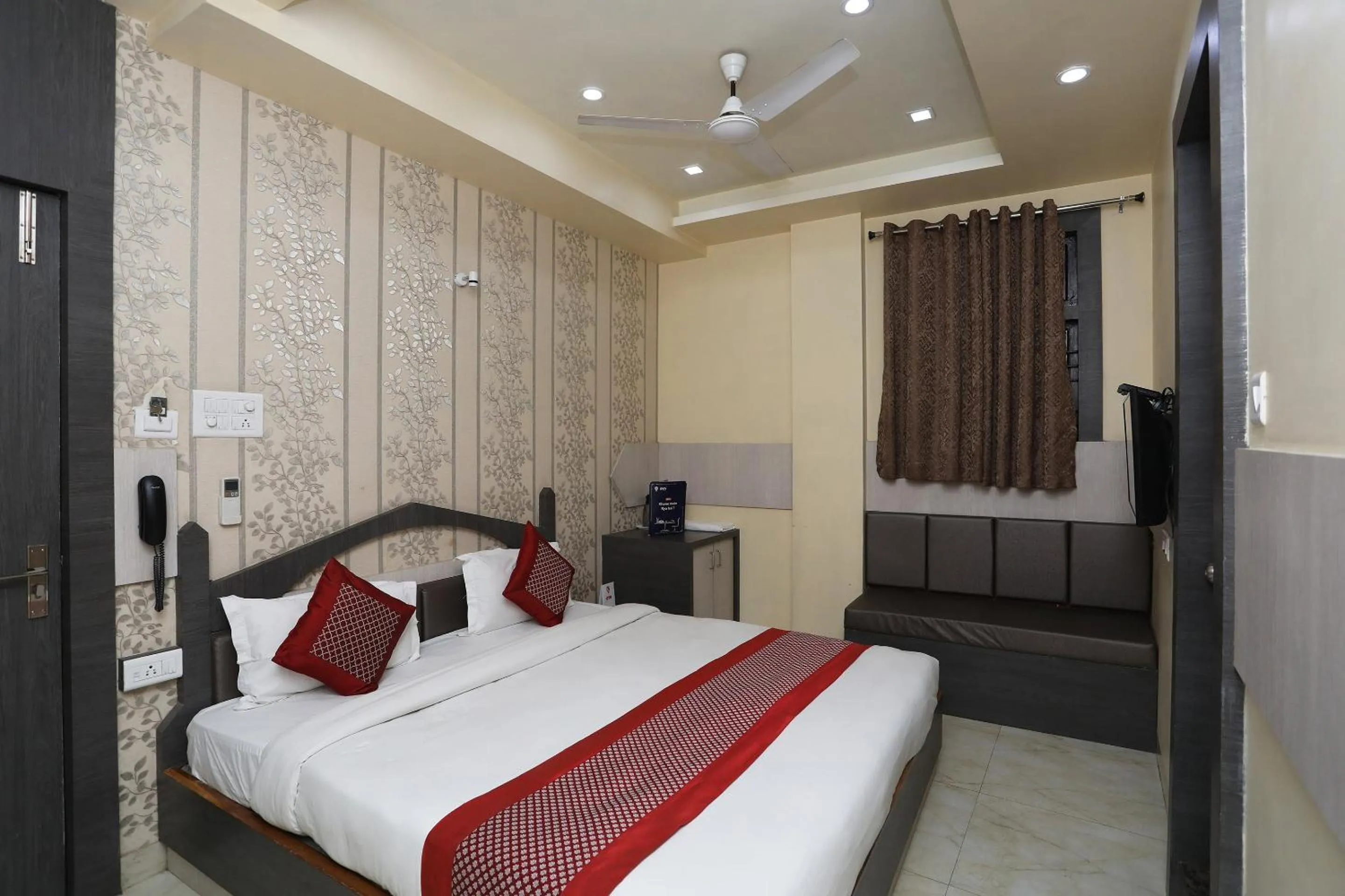 Bed in Hotel Rahil Palace