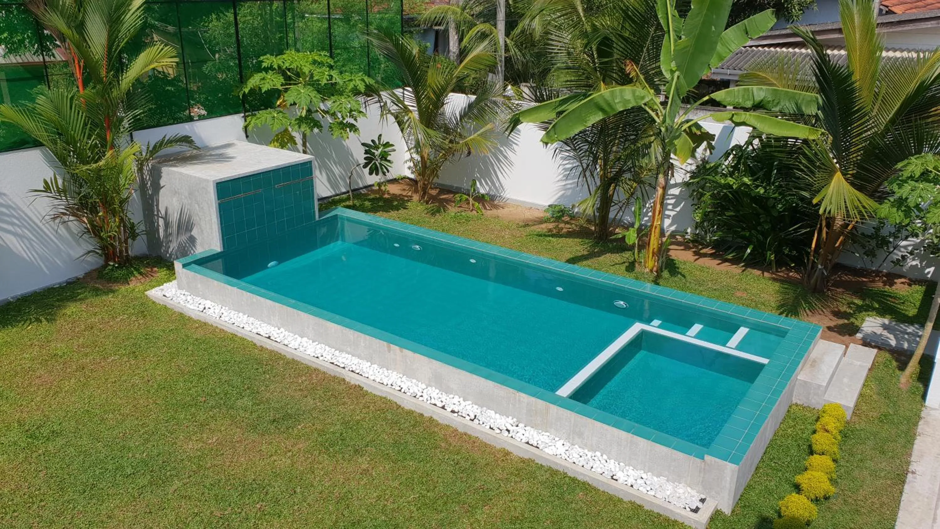 Garden in Emildale Villa