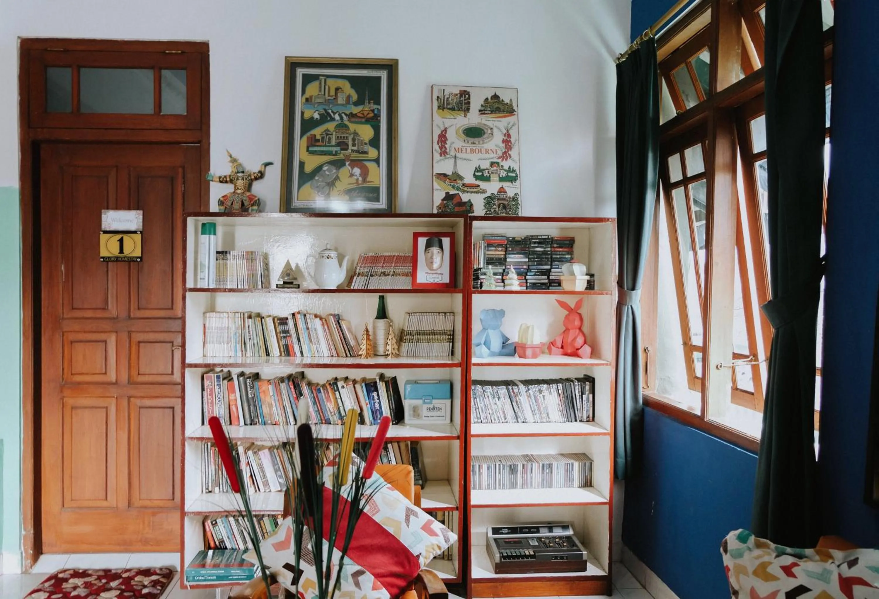 Library in Glory Homestay