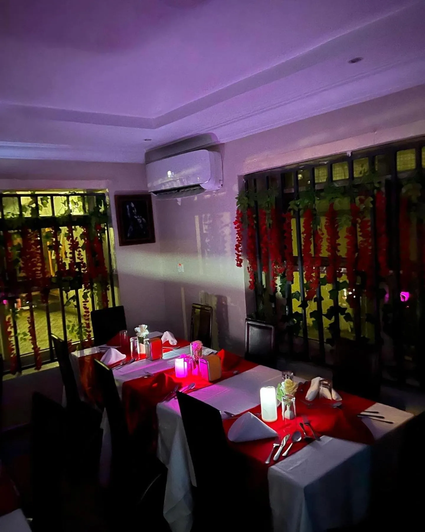 Restaurant/places to eat in Posh Hotel and Suites Ikeja
