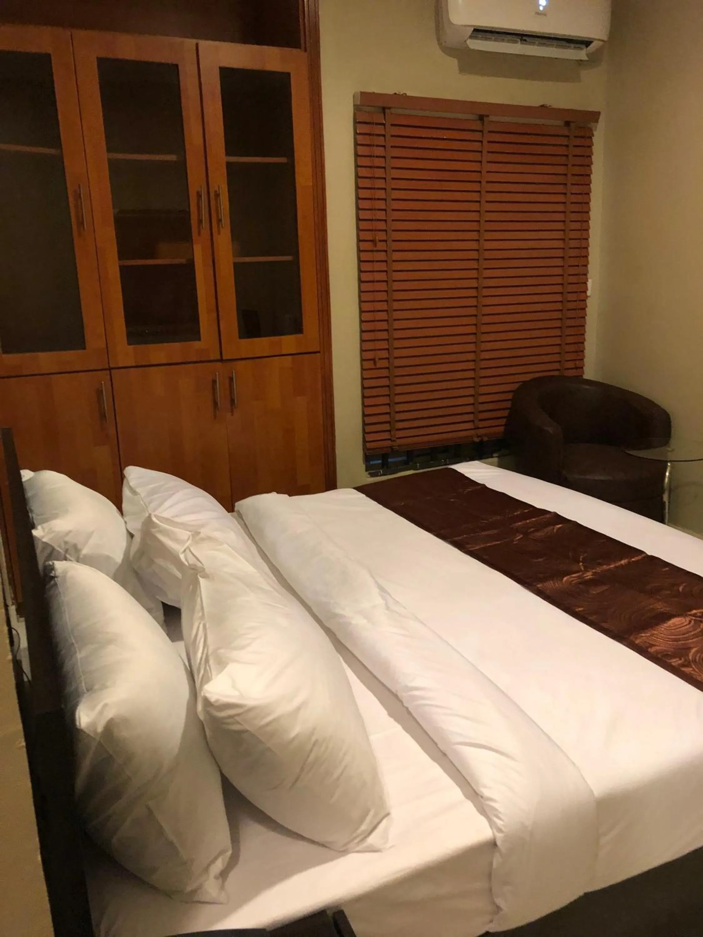 Bedroom, Bed in Posh Hotel and Suites Ikeja