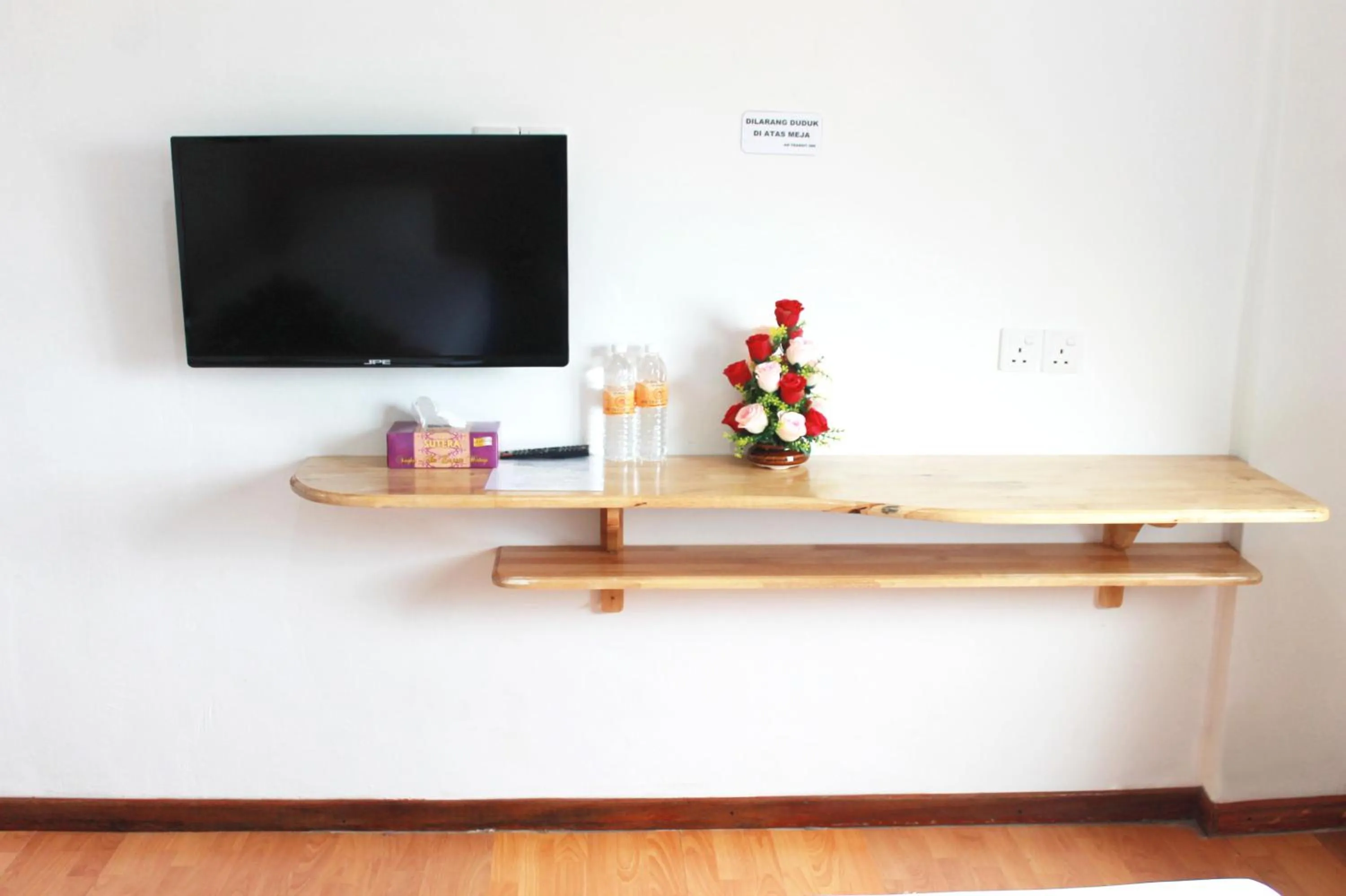 TV and multimedia in AM Transit Inn Kuala Terengganu