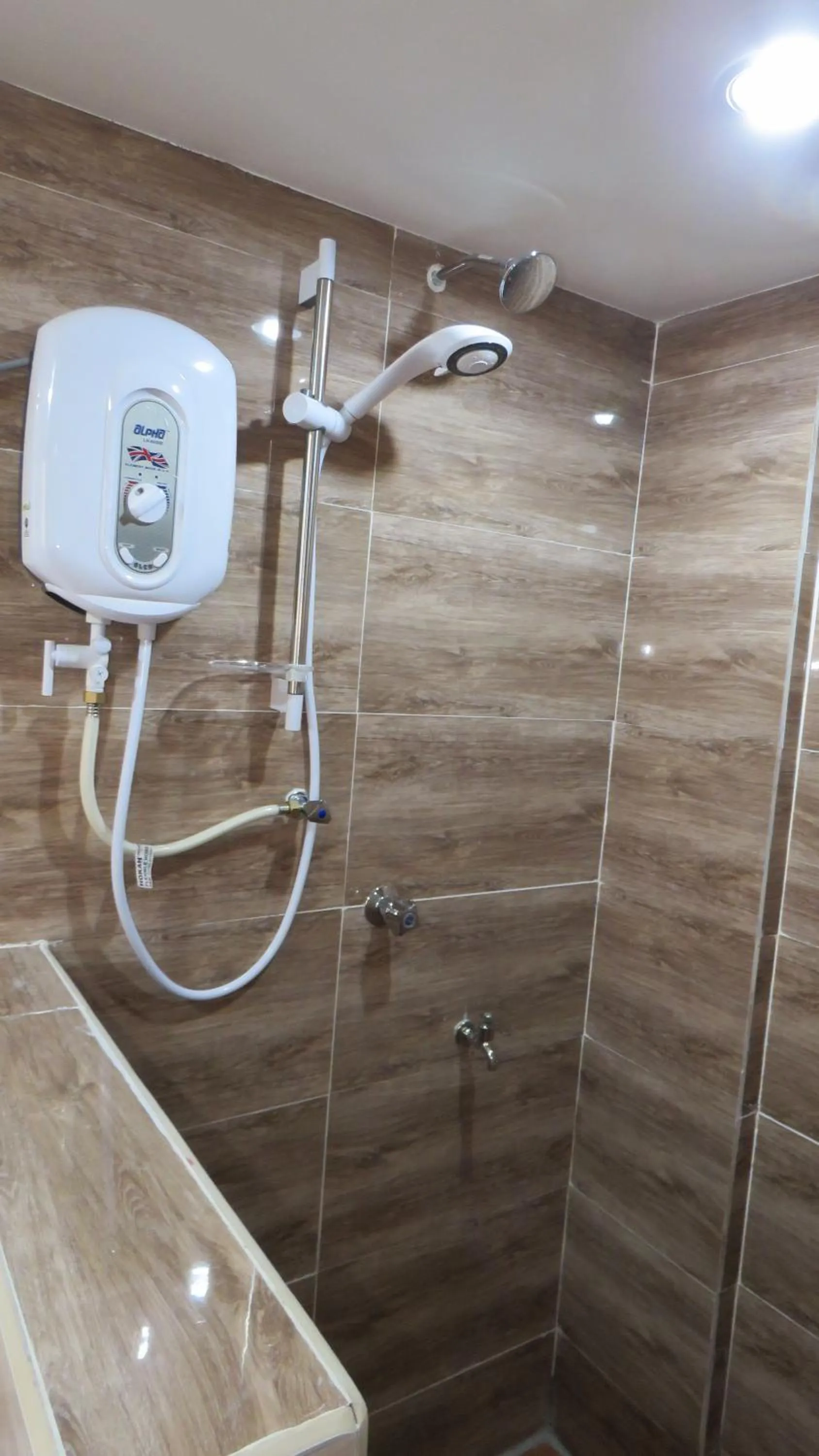 Shower in AM Transit Inn Kuala Terengganu