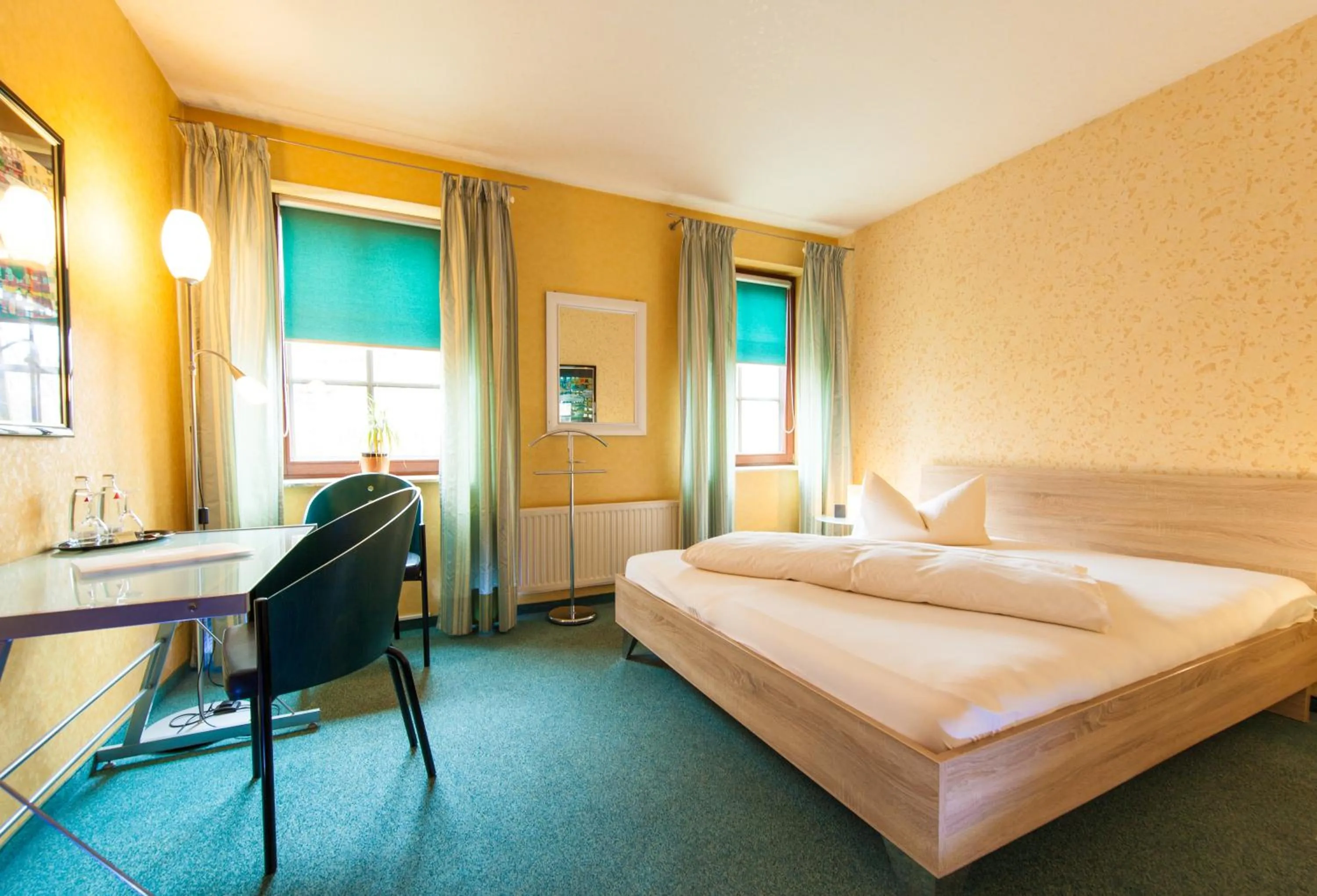 Bedroom, Bed in Garni-Hotel An der Weide