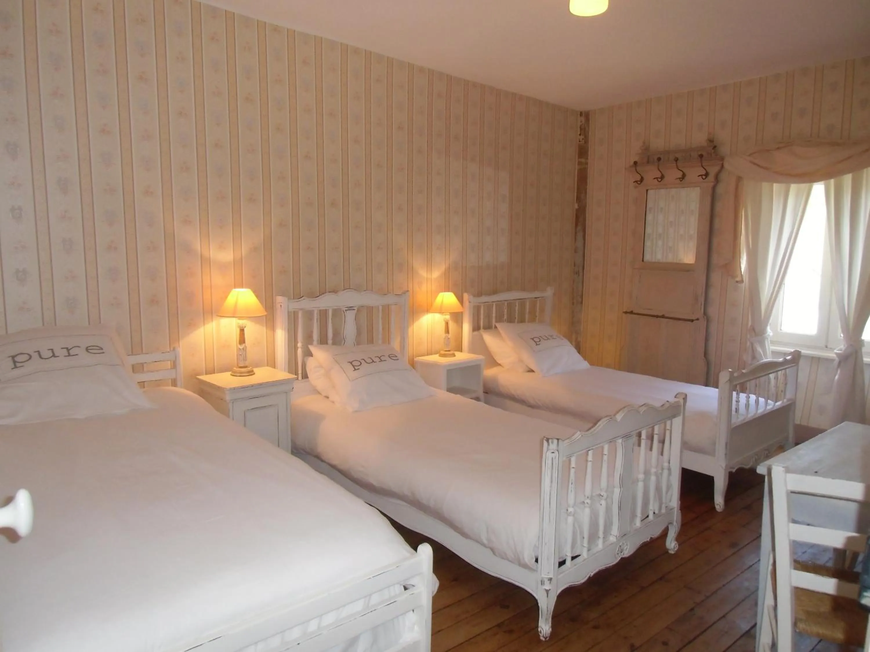 Photo of the whole room in Hôtel De La Providence