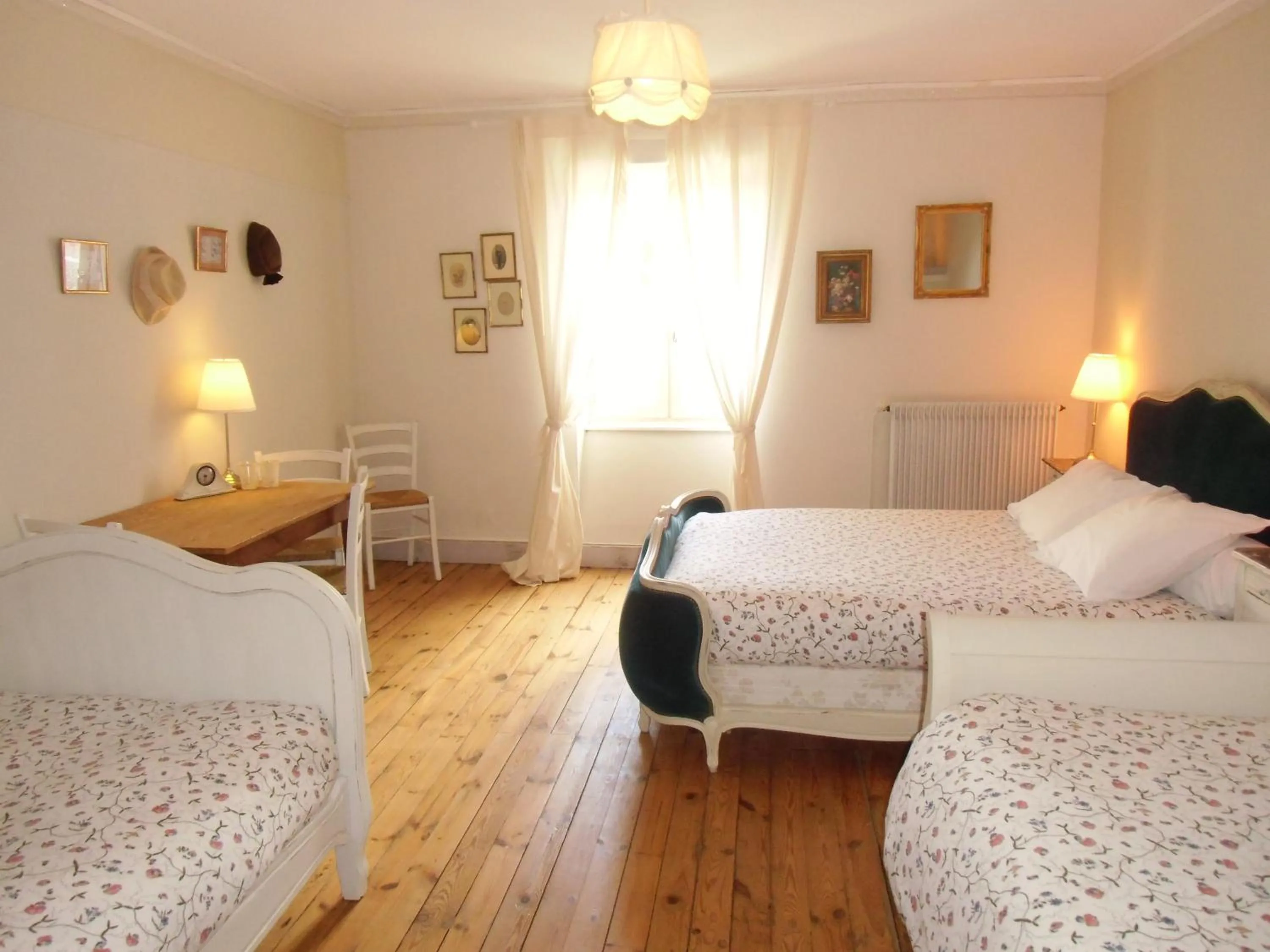 Photo of the whole room in Hôtel De La Providence