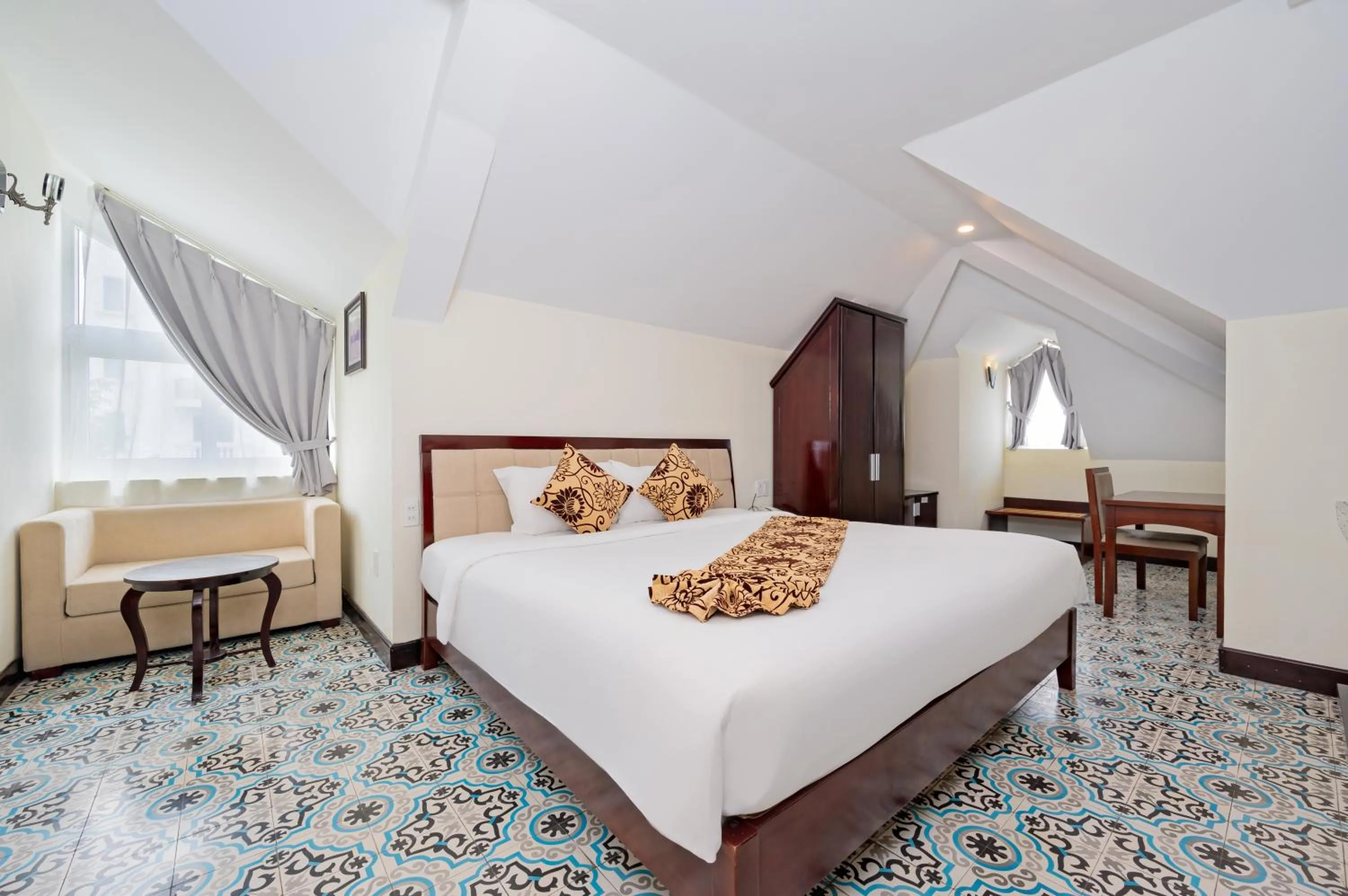 Photo of the whole room, Bed in Hoi An Canal House