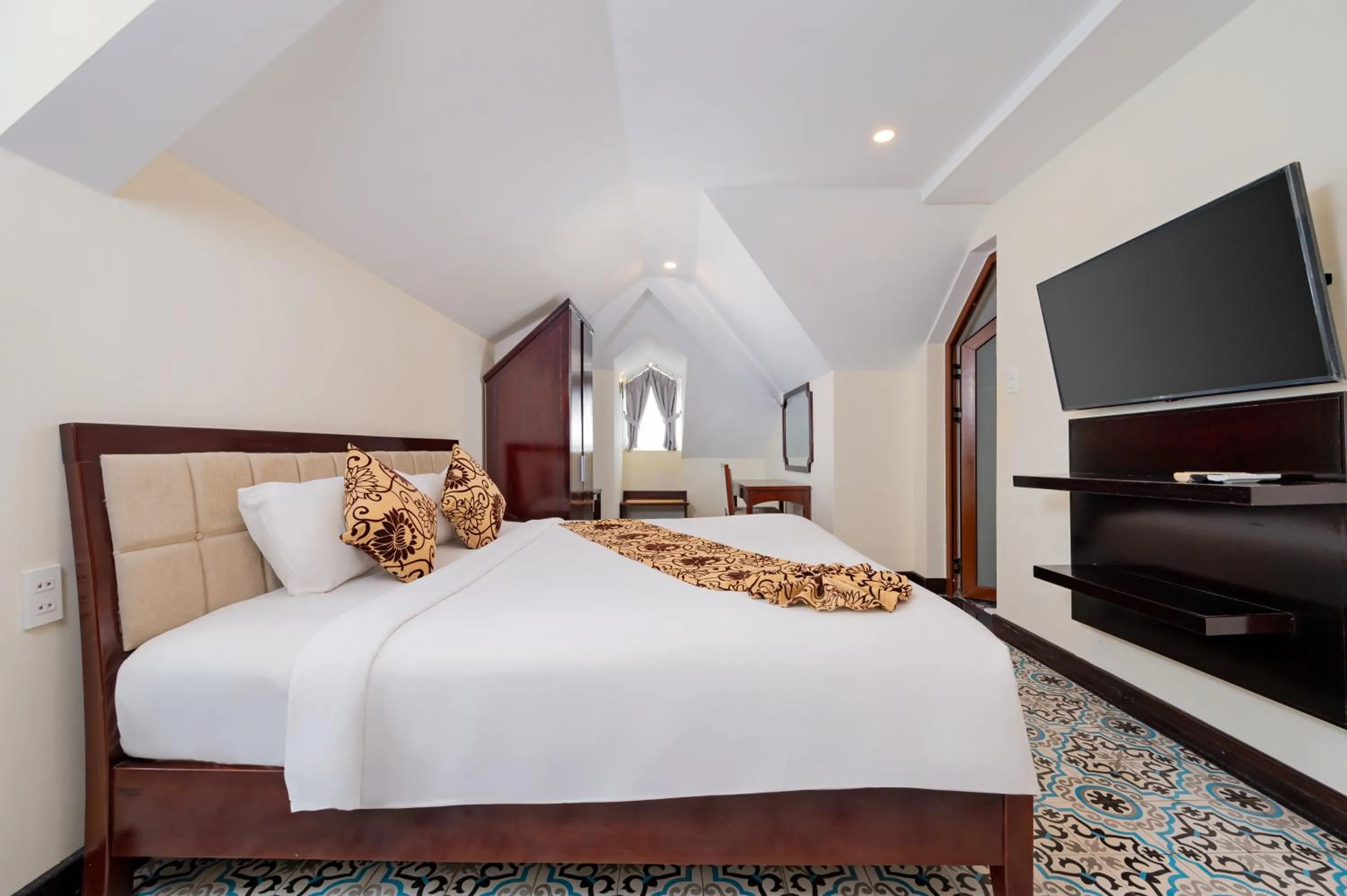 Bed in Hoi An Canal House