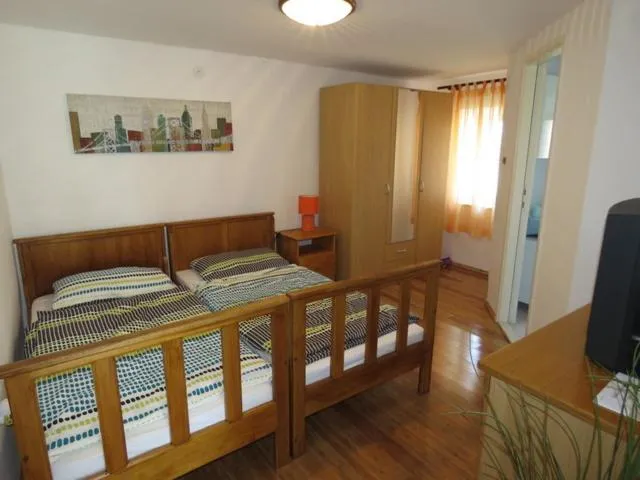 TV and multimedia, Bed in Apartment Tireli