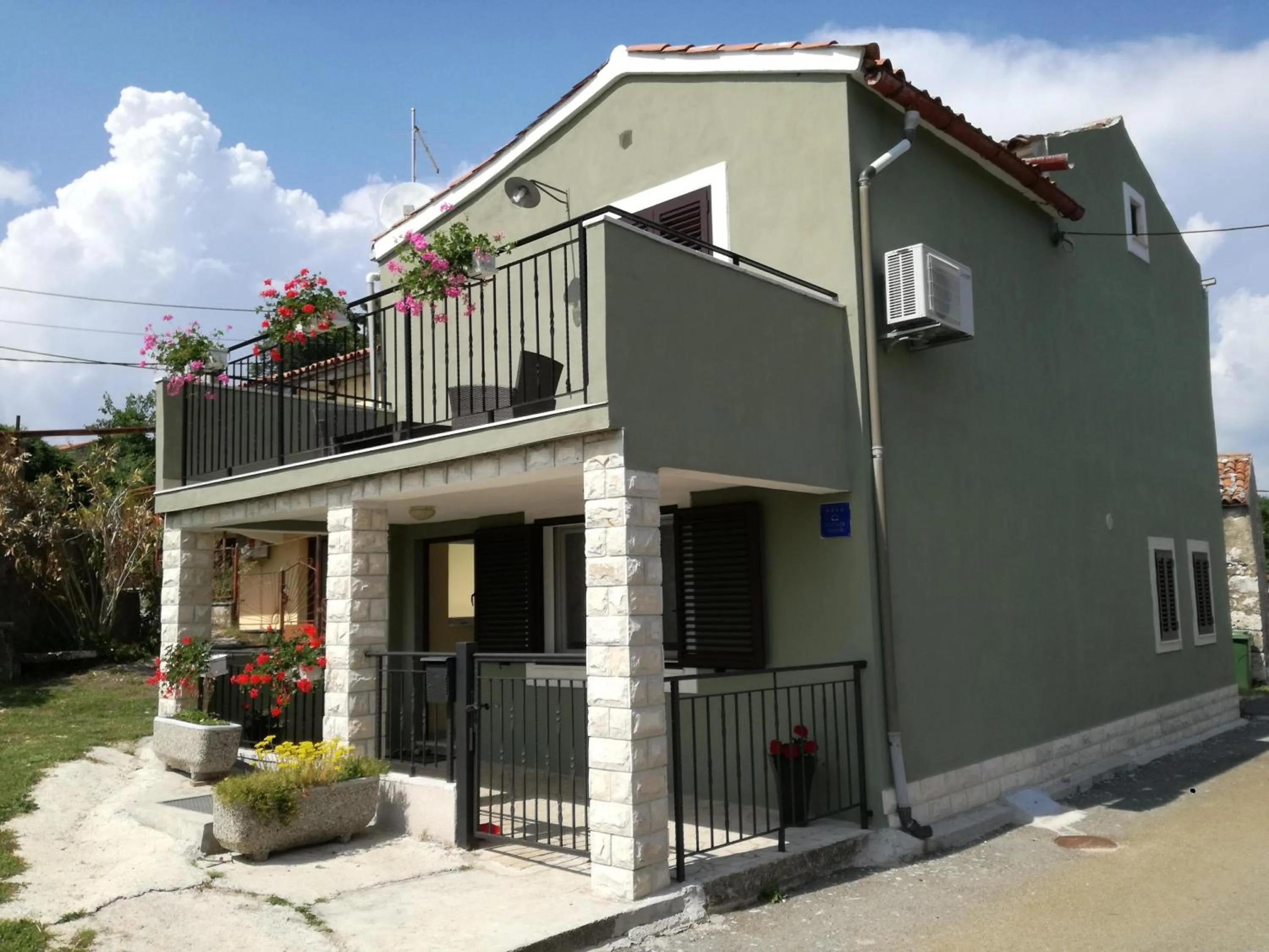 Facade/entrance in Apartment Tireli