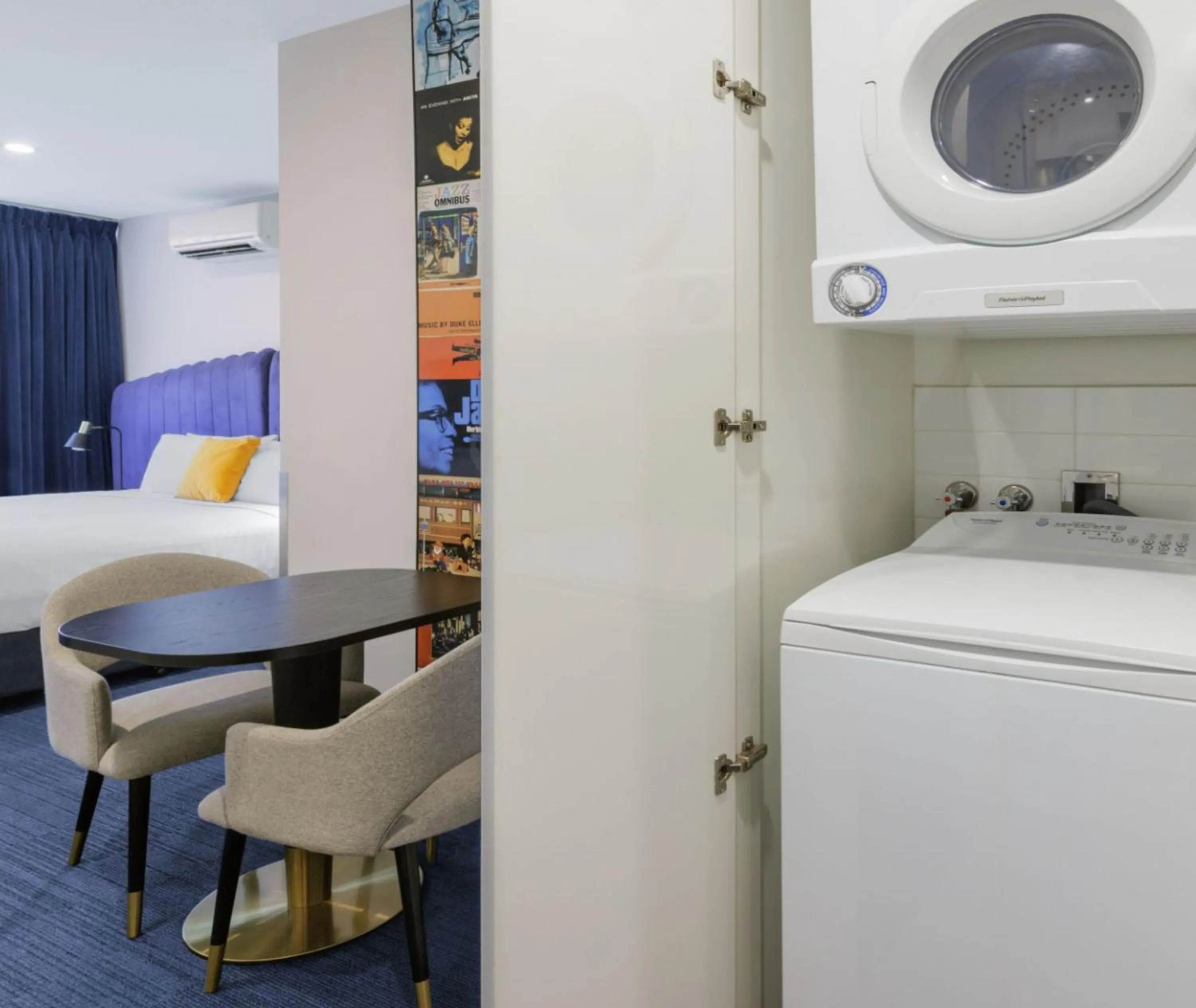 washing machine, Bed in Avani Melbourne Jazz Corner Residences