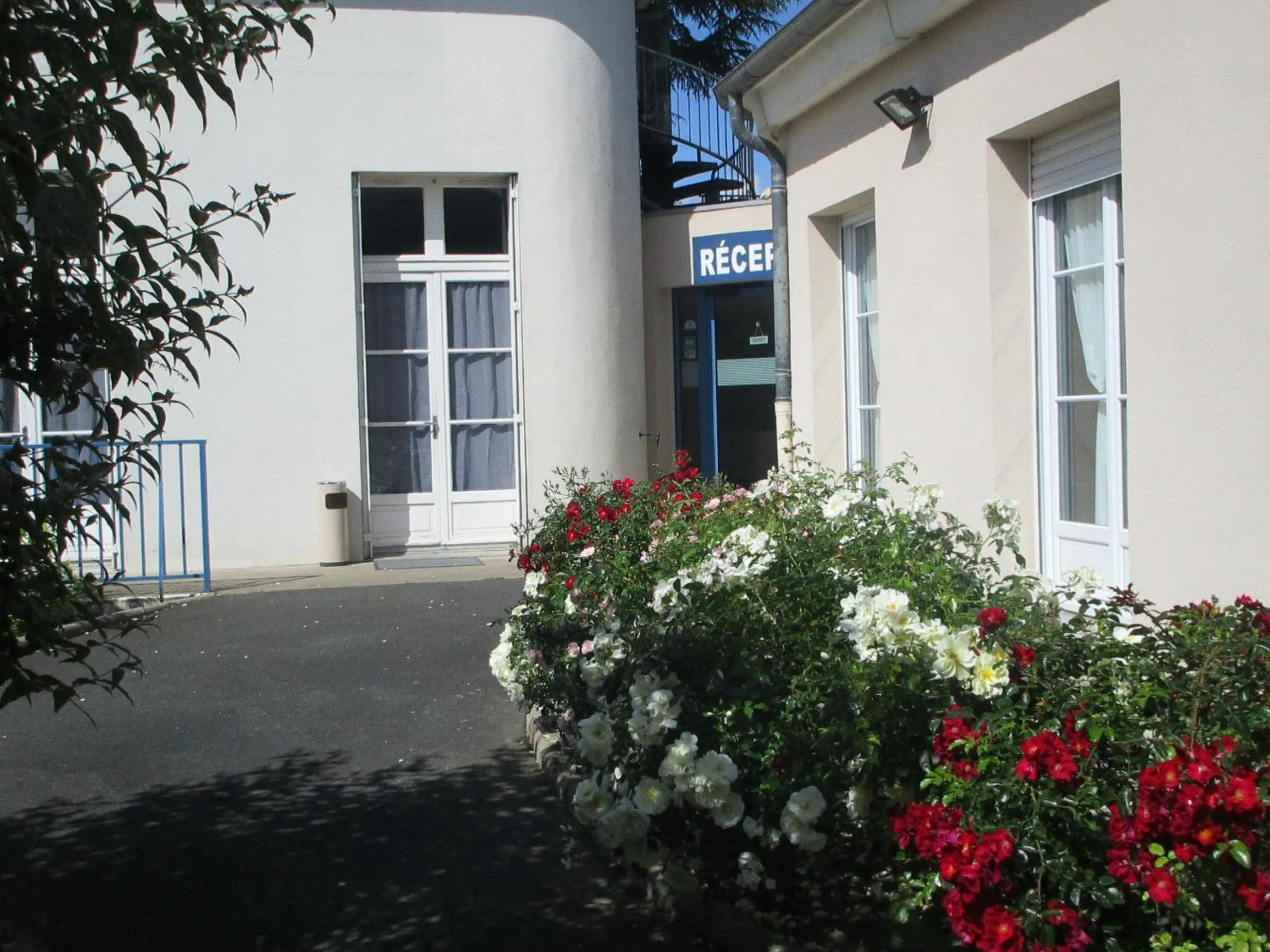 Property building in Le Clos Albert