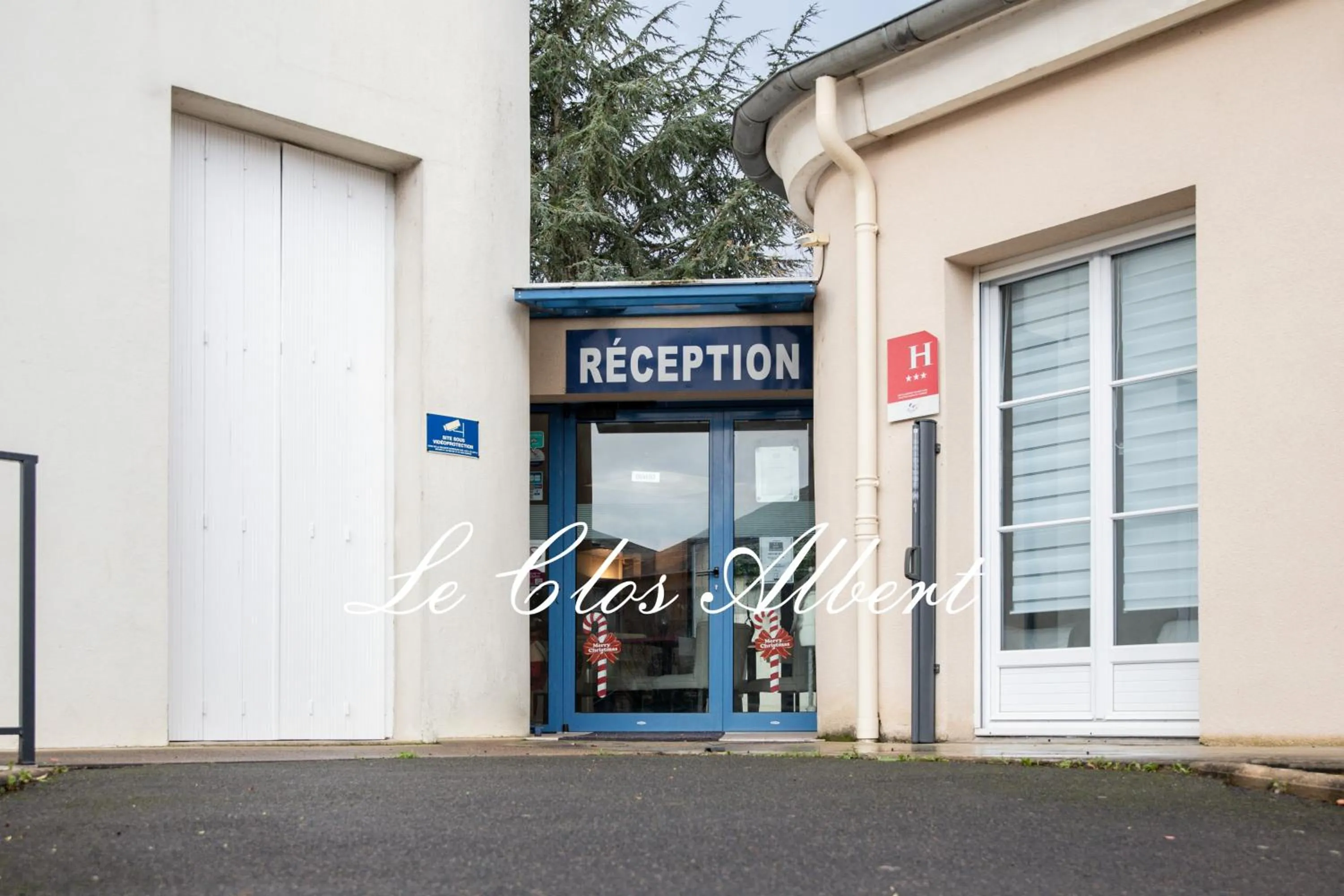 Property building in Le Clos Albert