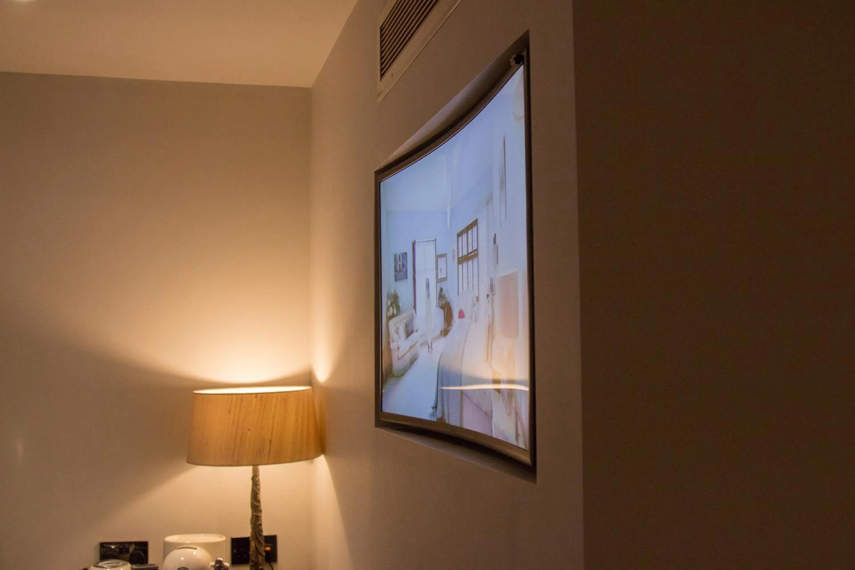 TV and multimedia in The Peacock at Barlow