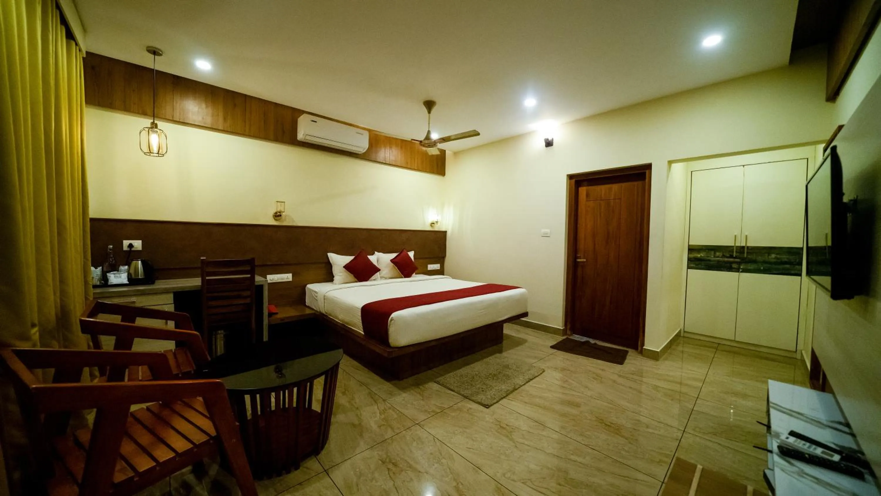 Photo of the whole room, Bed in Vythiri Holiday Resort, Wayanad