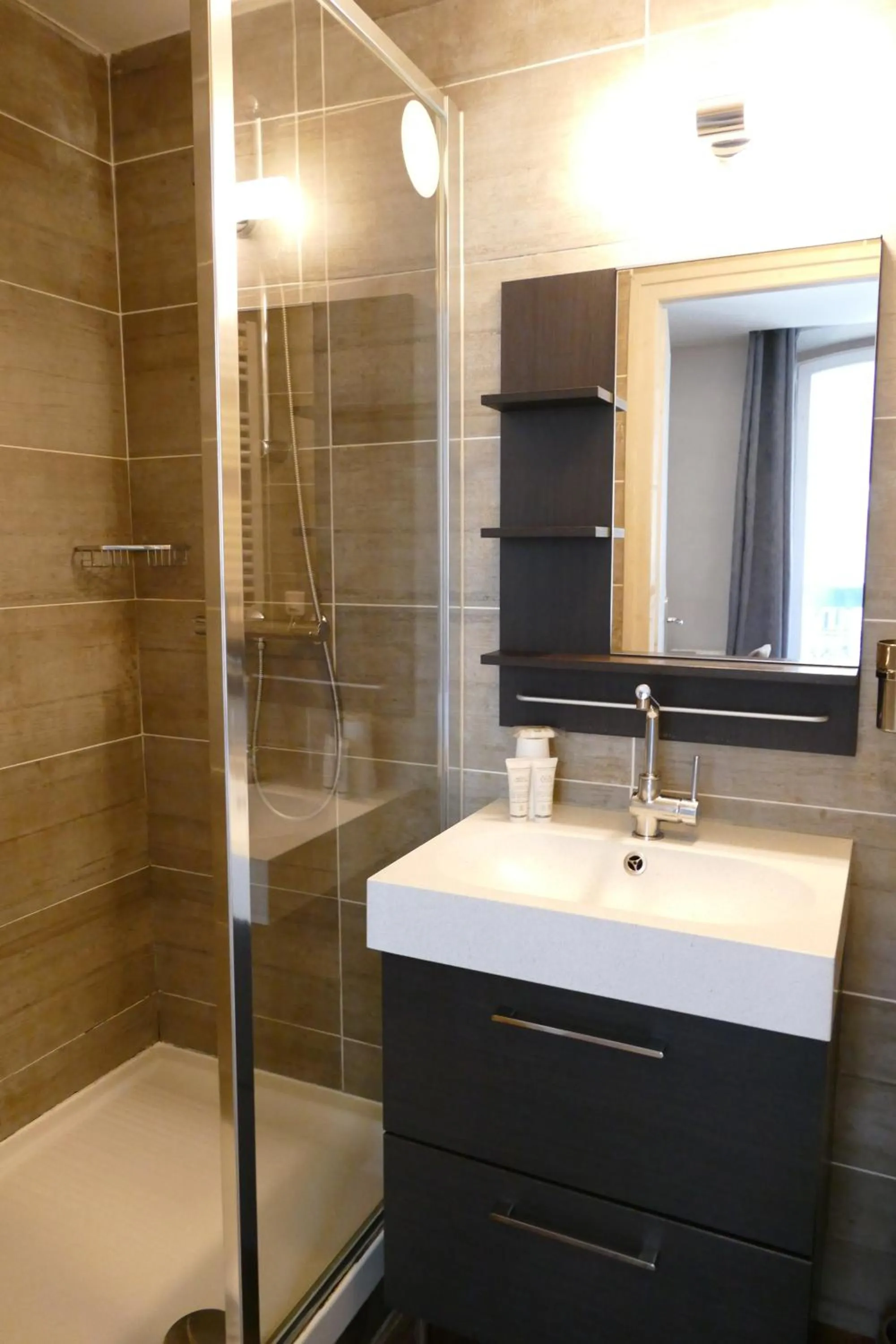 Bath in Atipik Hôtel