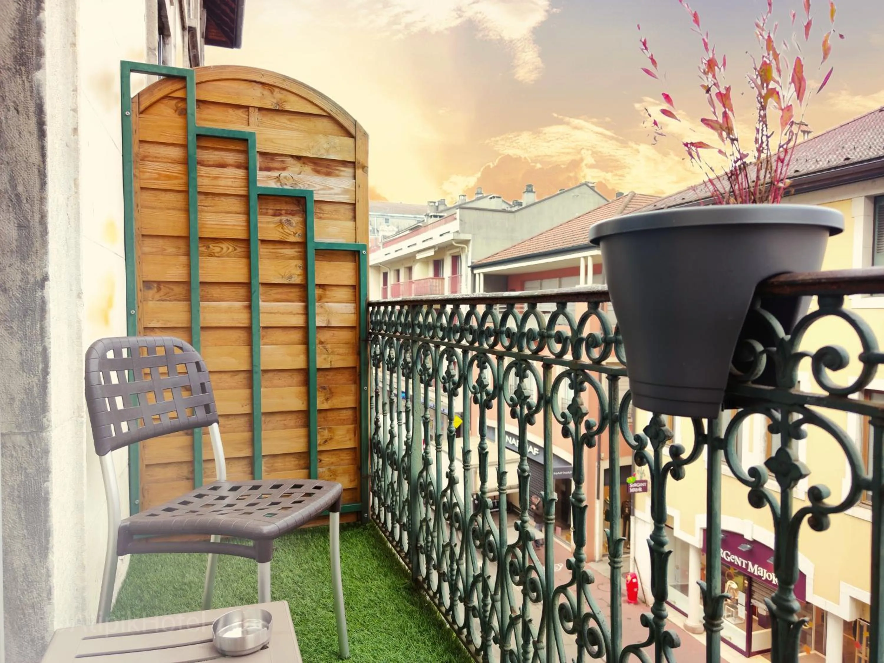 Balcony/Terrace in Atipik Hôtel