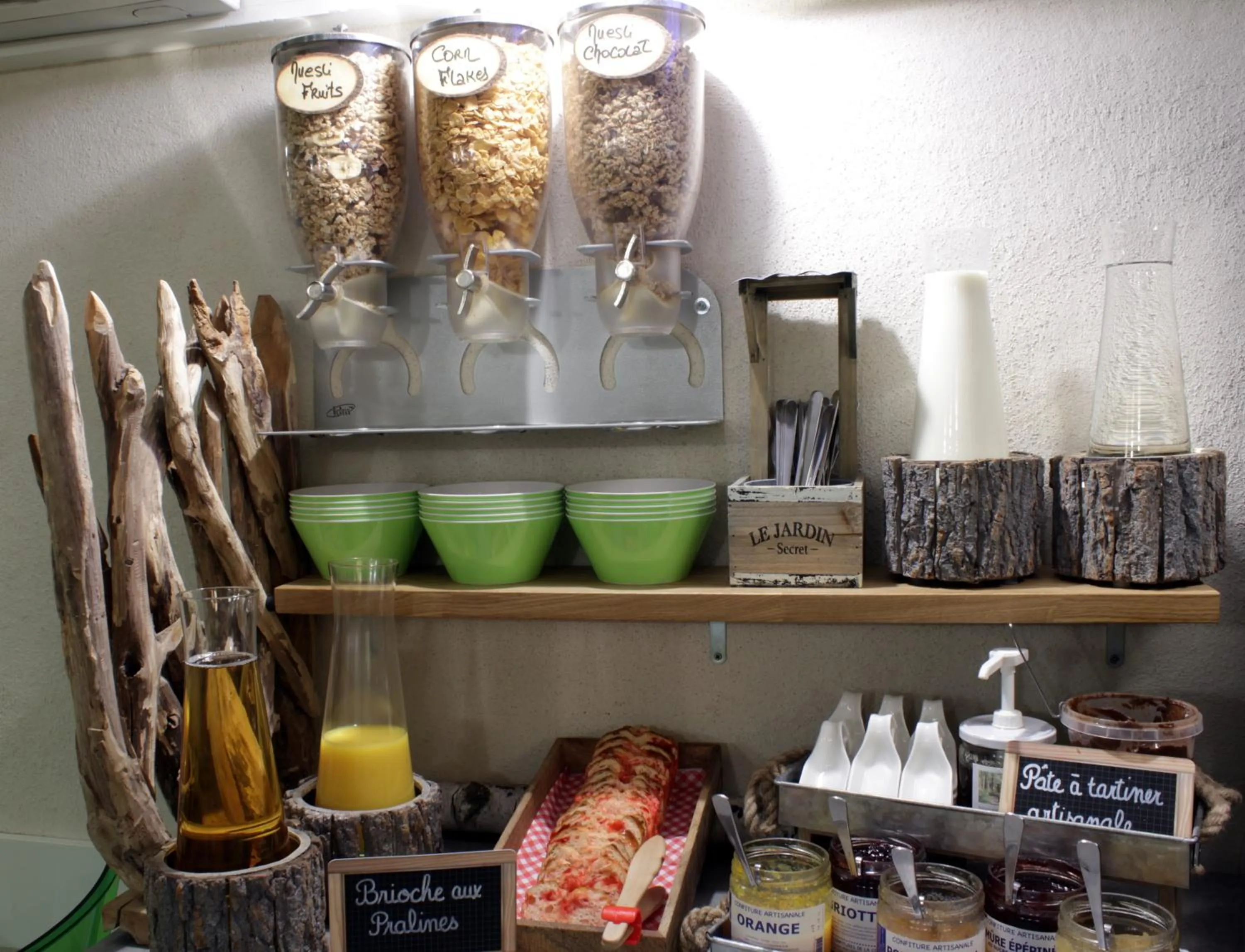 Food and drinks in Atipik Hôtel