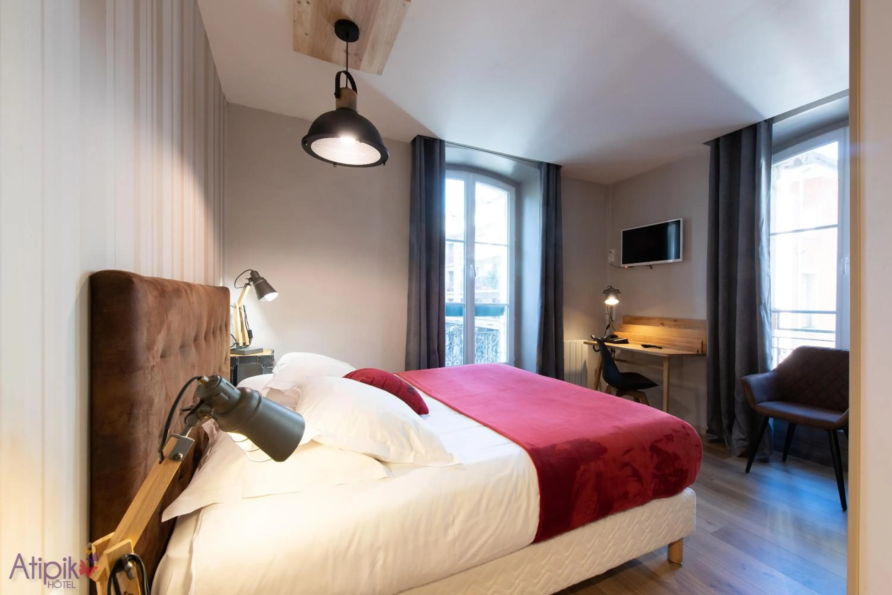 Photo of the whole room, Bed in Atipik Hôtel