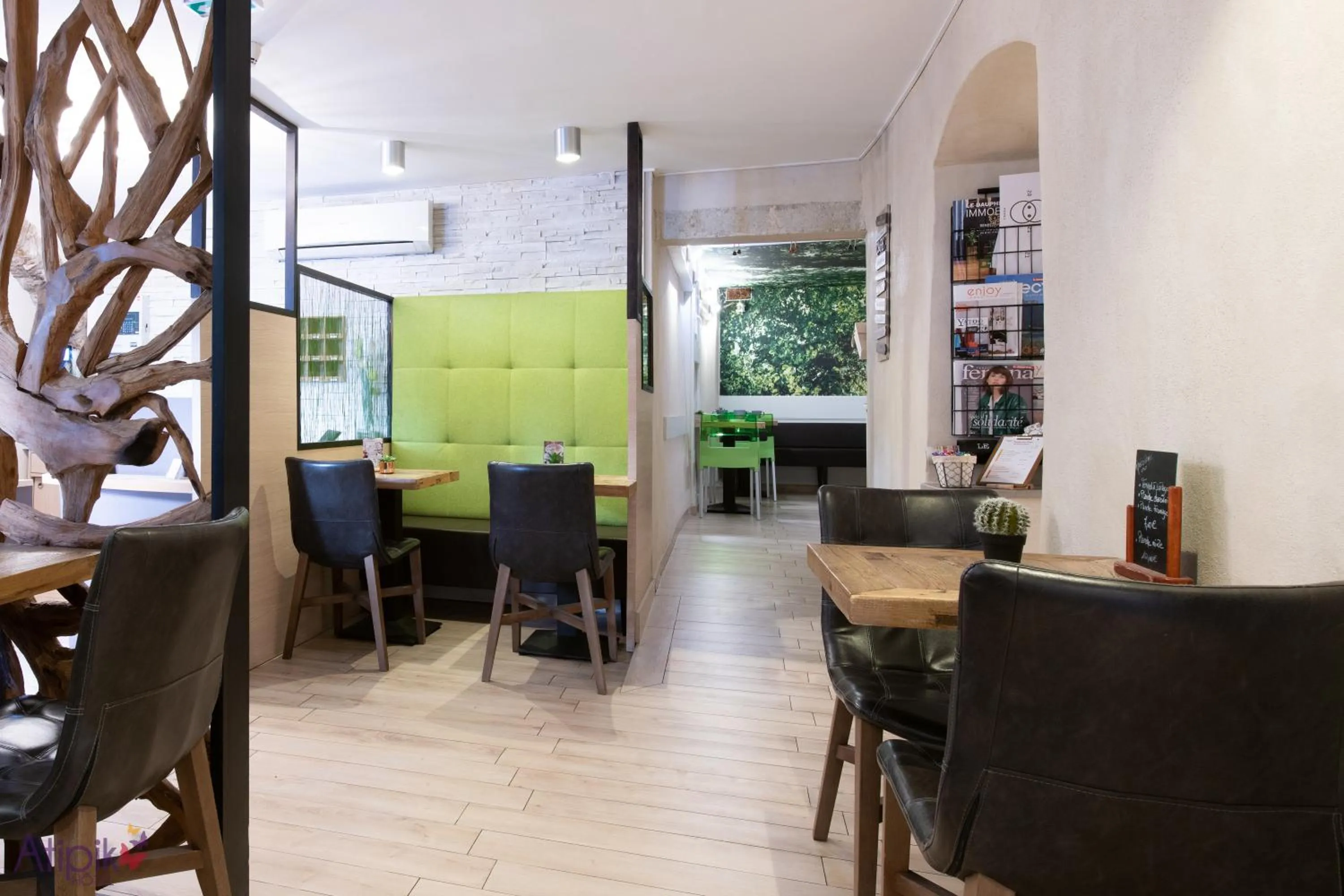 Lounge or bar in Atipik Hôtel