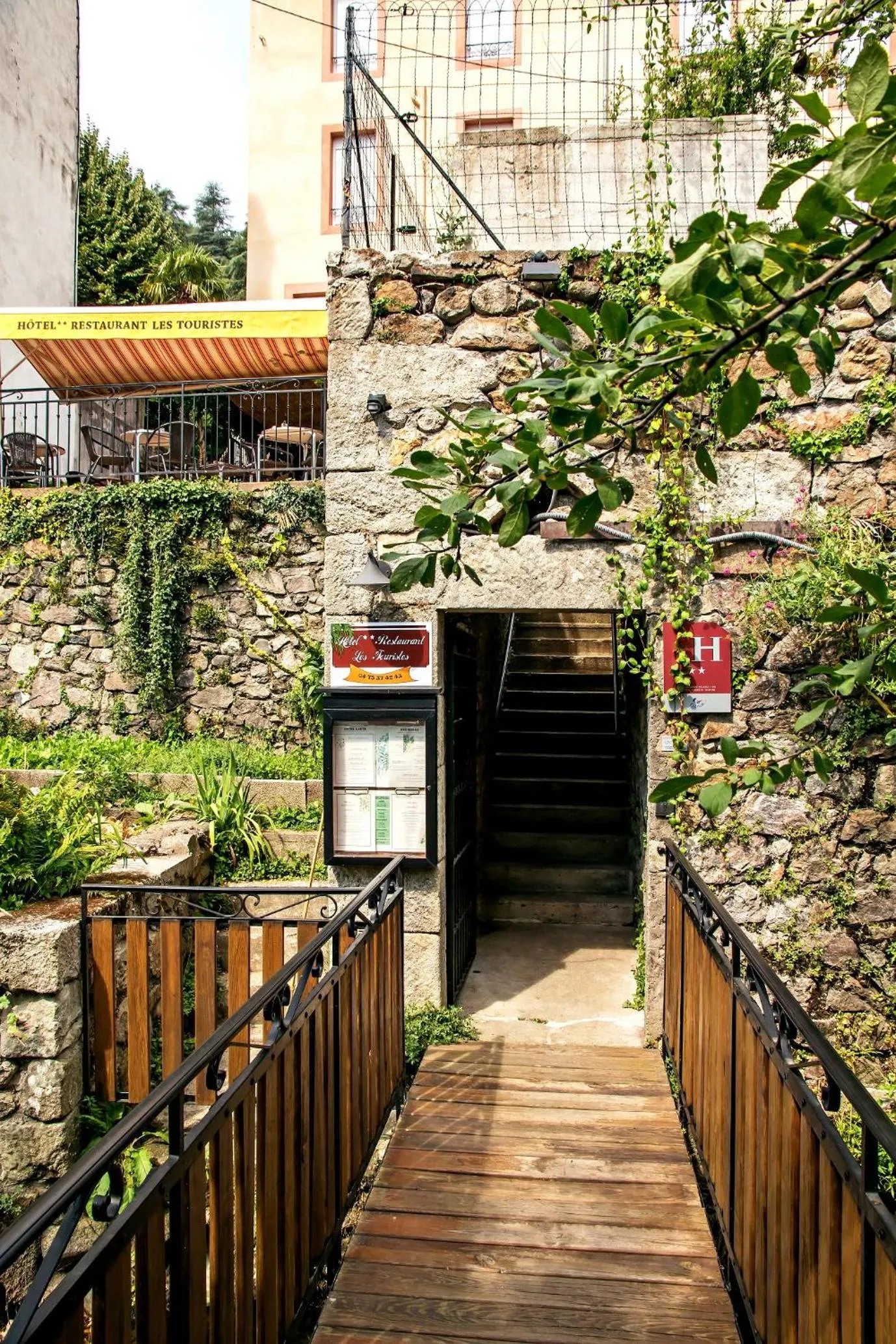 Property building in Hôtel Restaurant Les Touristes