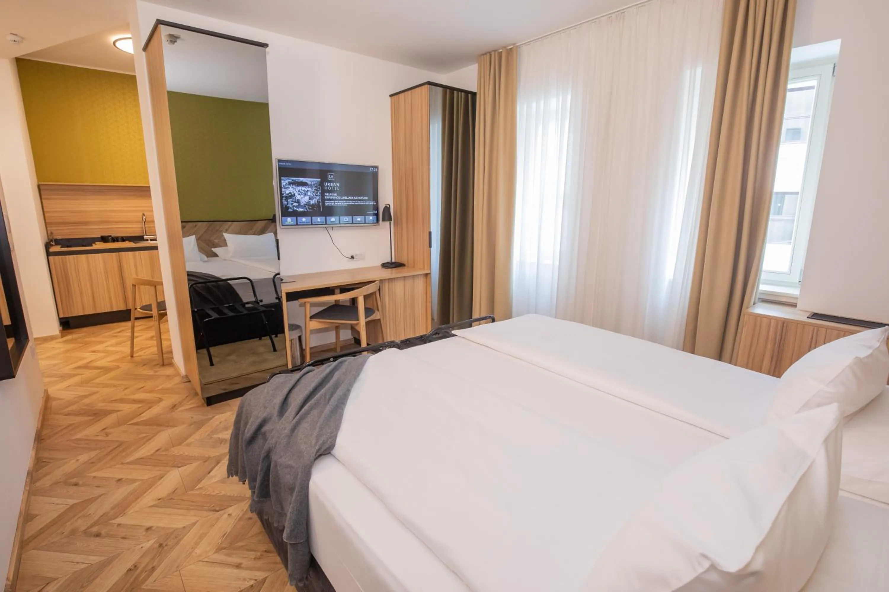 TV and multimedia, Bed in Urban Boutique Hotel Center
