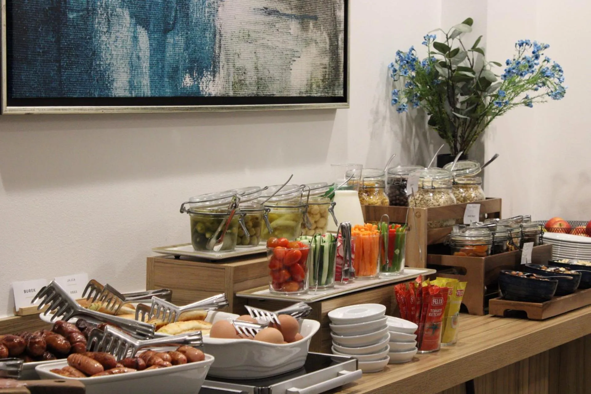 Breakfast in Urban Boutique Hotel Center