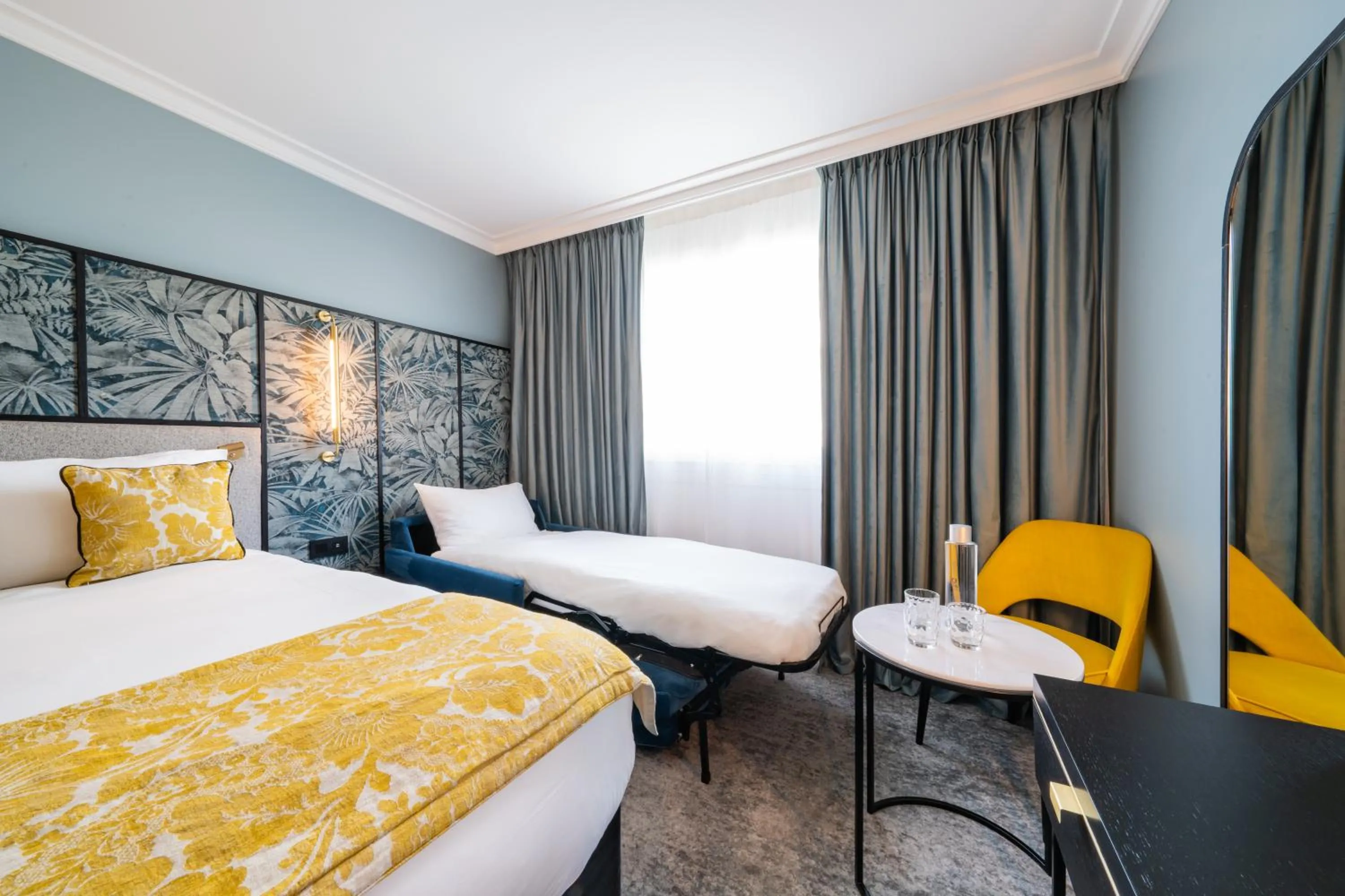 Photo of the whole room, Bed in voco Paris Montparnasse by IHG