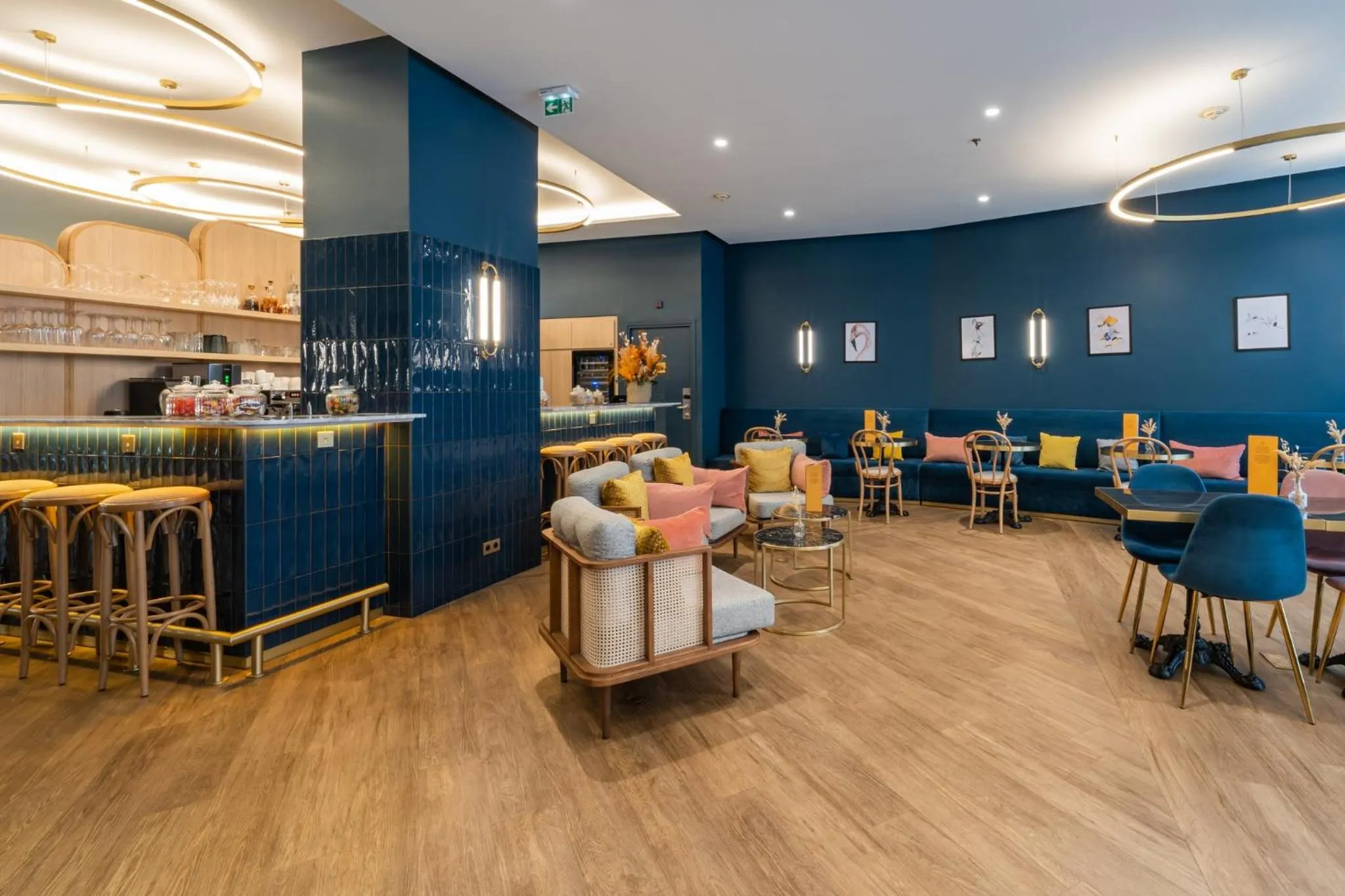 Lounge or bar in voco Paris Montparnasse by IHG