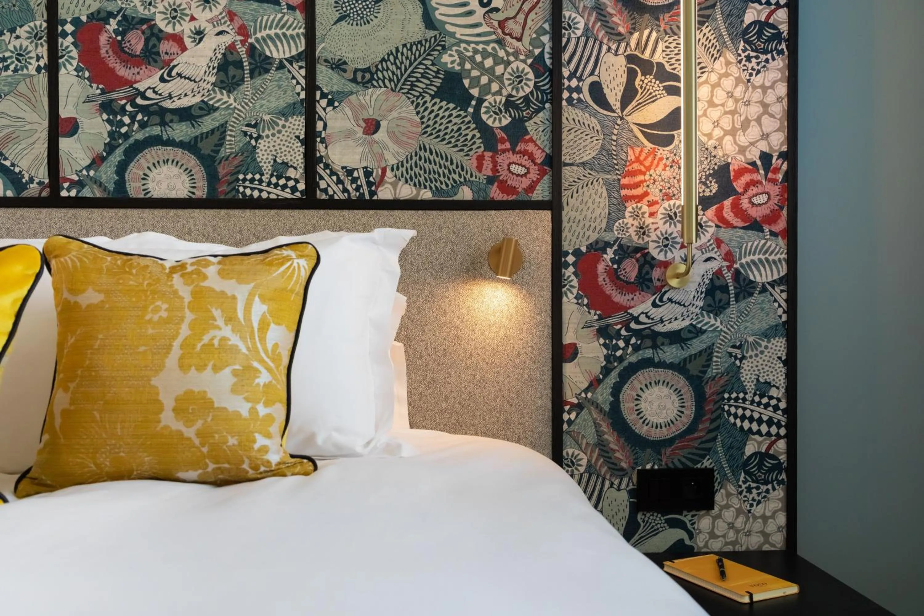 Photo of the whole room, Bed in voco Paris Montparnasse by IHG