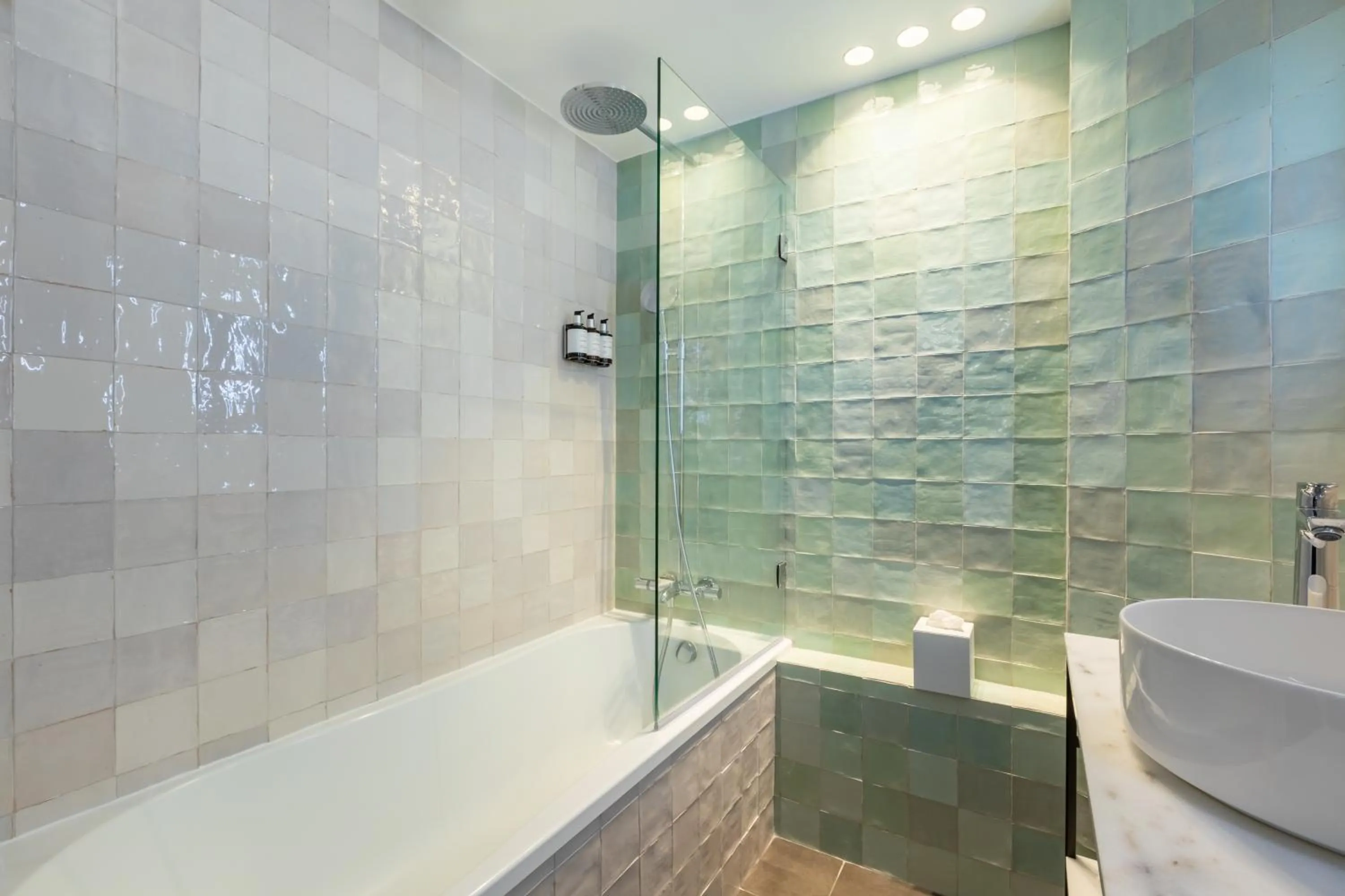 Bathroom in voco Paris Montparnasse by IHG