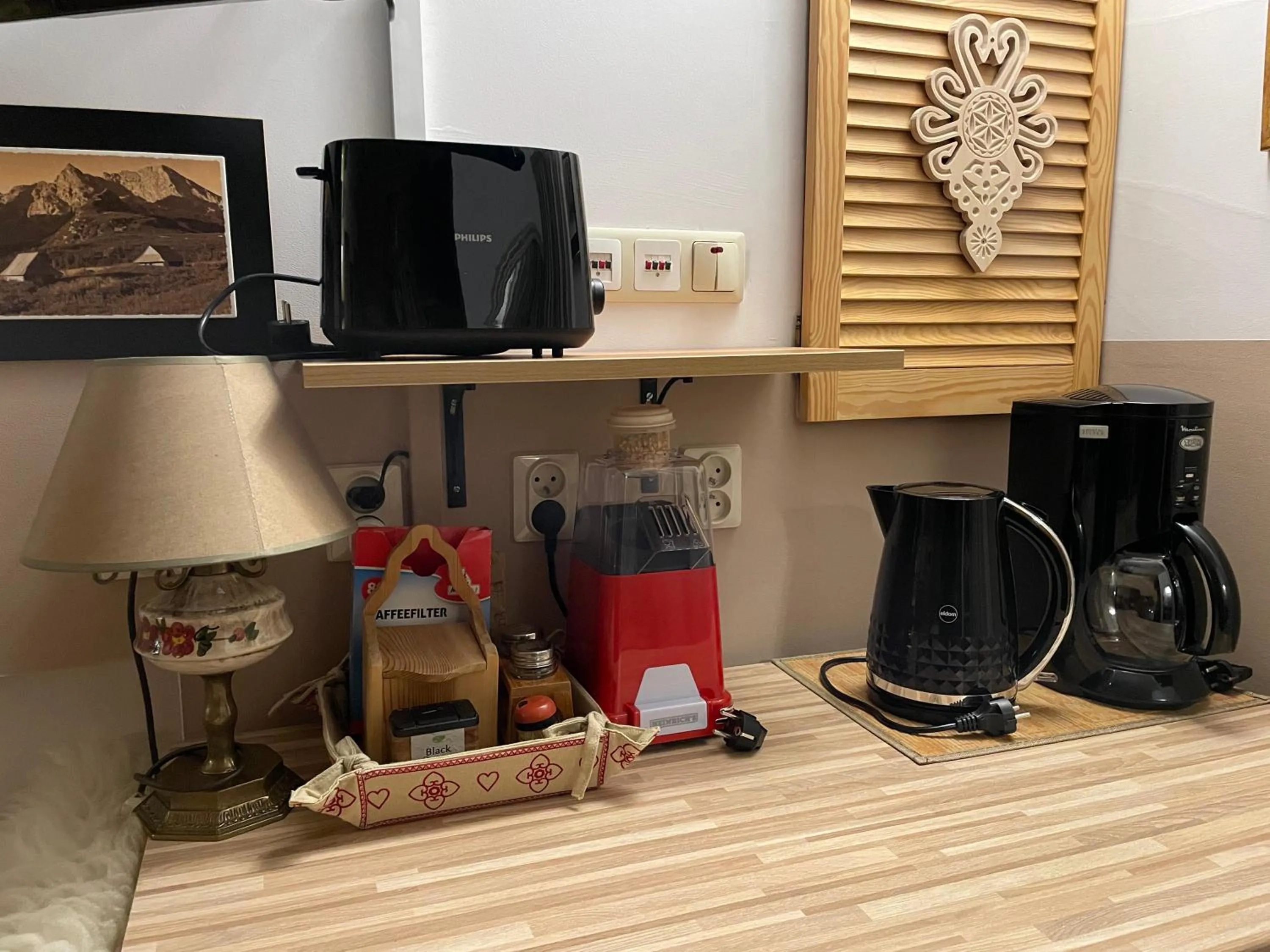 Coffee/tea facilities in Apartamenty pod Wiciokrzewem