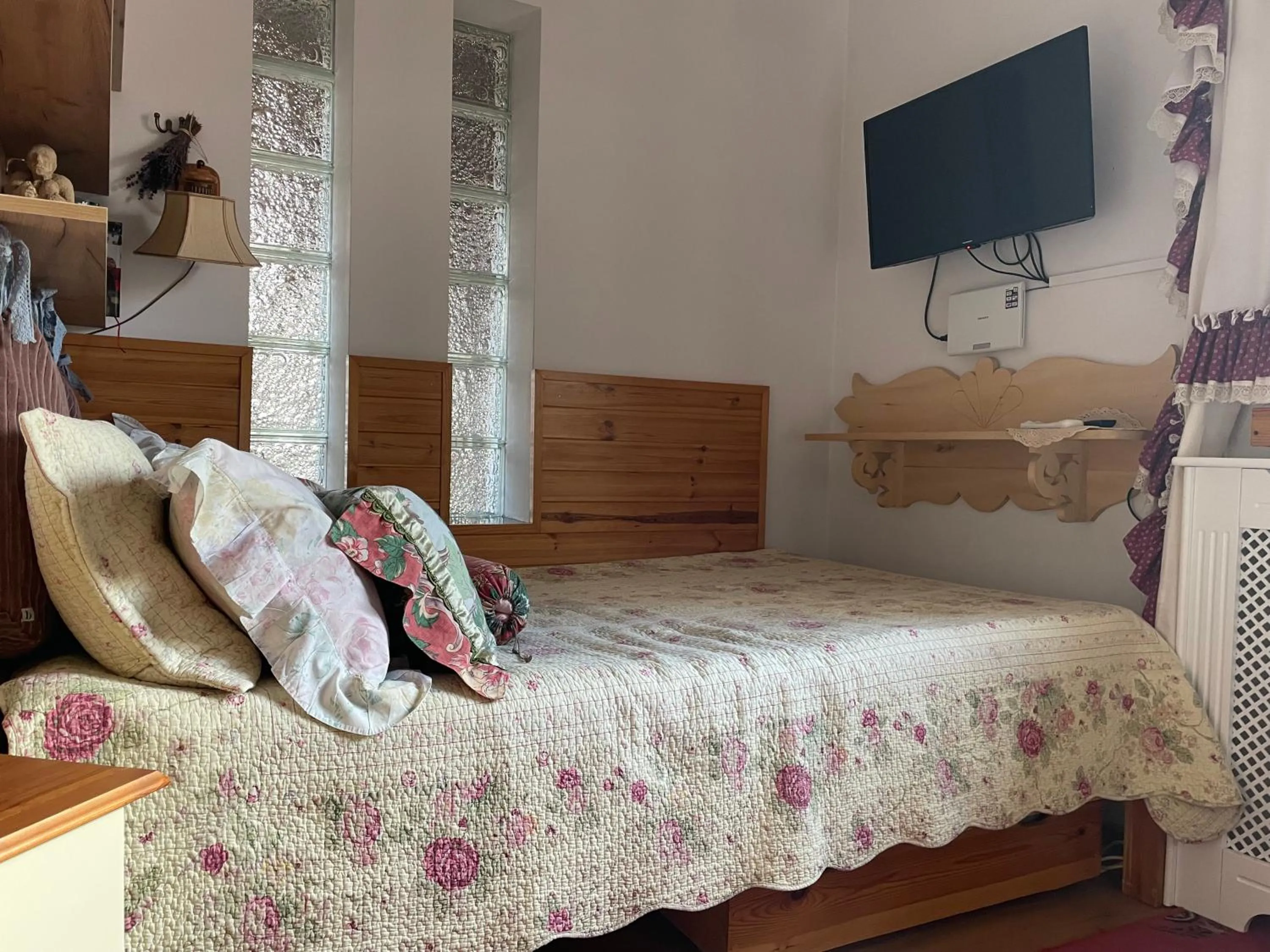 TV and multimedia, Bed in Apartamenty pod Wiciokrzewem