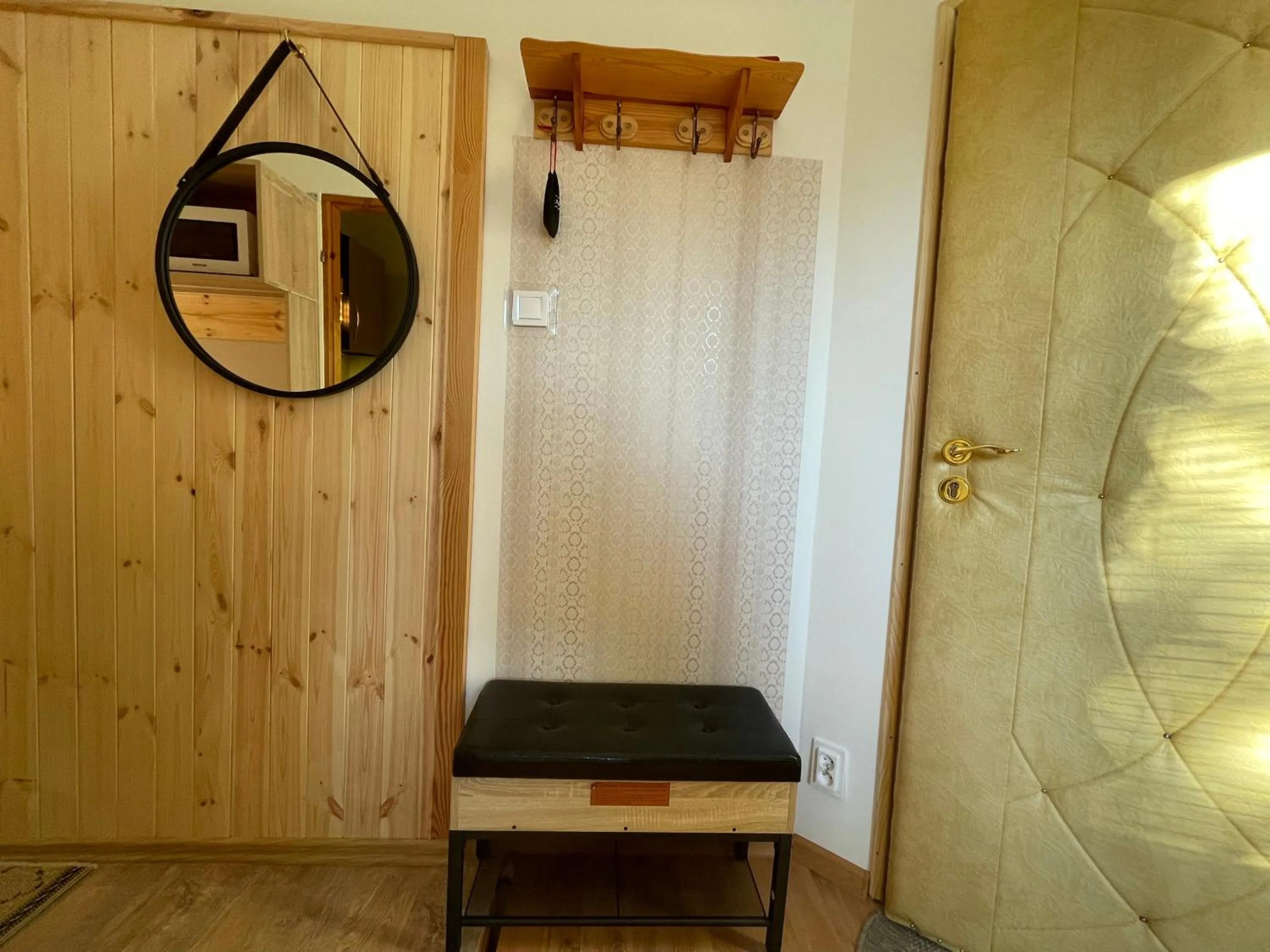 wardrobe in Apartamenty pod Wiciokrzewem