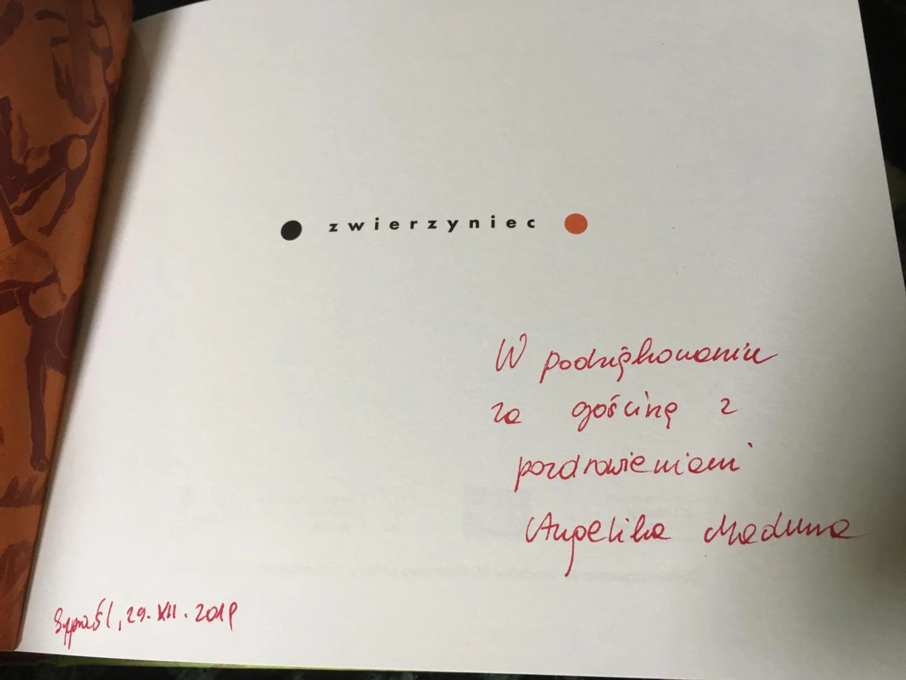 Text overlay in Apartamenty pod Wiciokrzewem