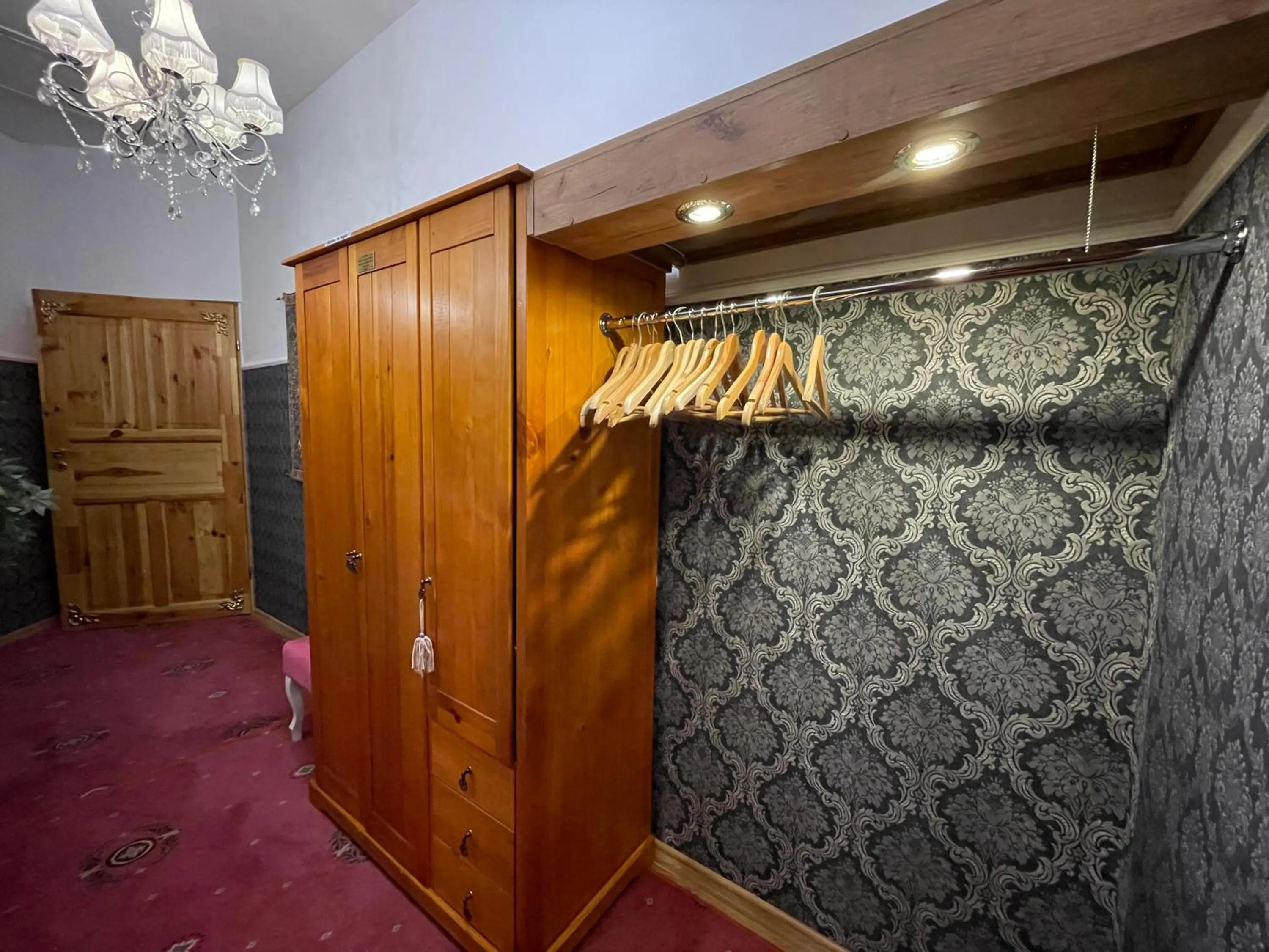 wardrobe in Apartamenty pod Wiciokrzewem