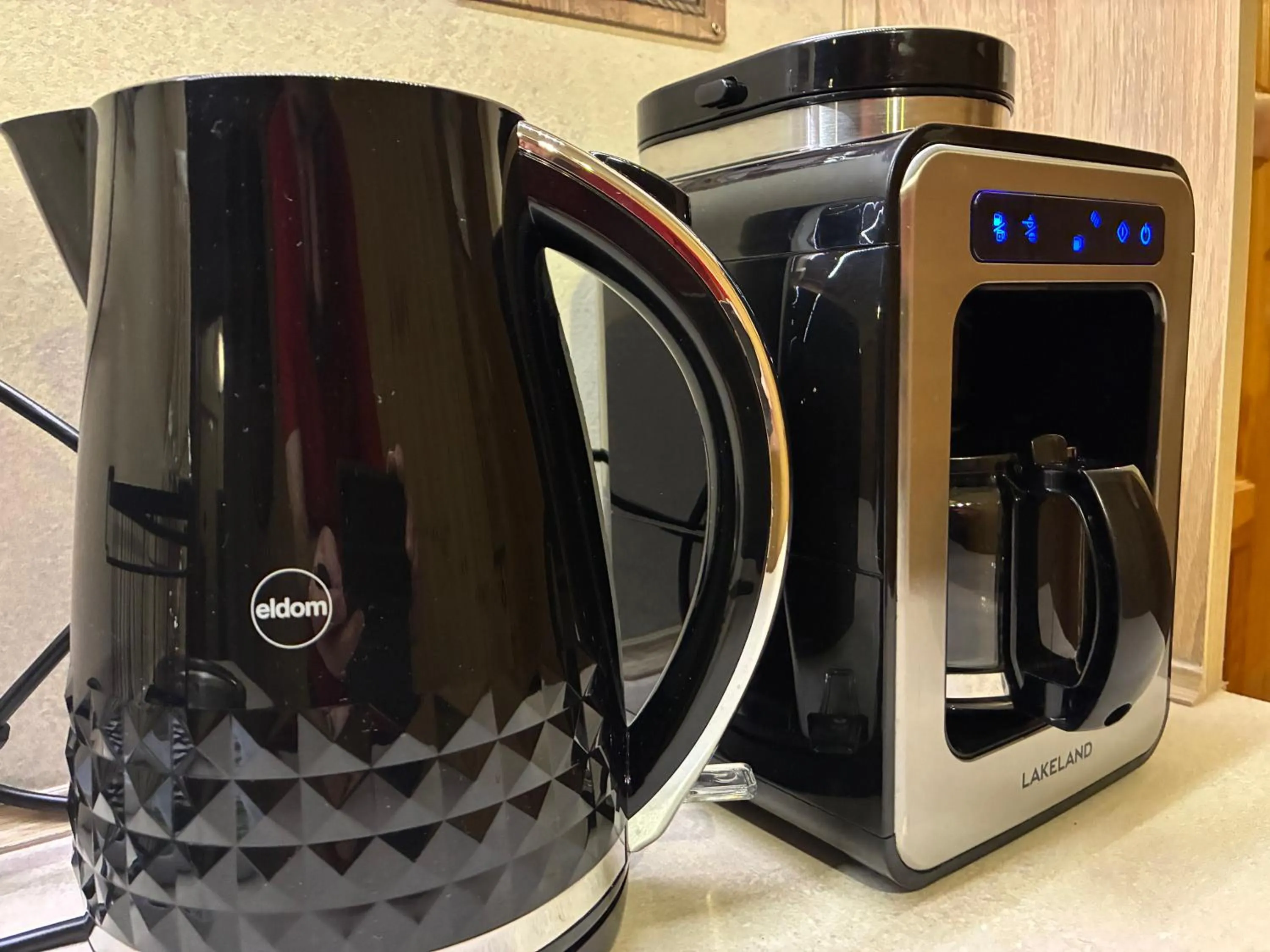 Coffee/tea facilities in Apartamenty pod Wiciokrzewem