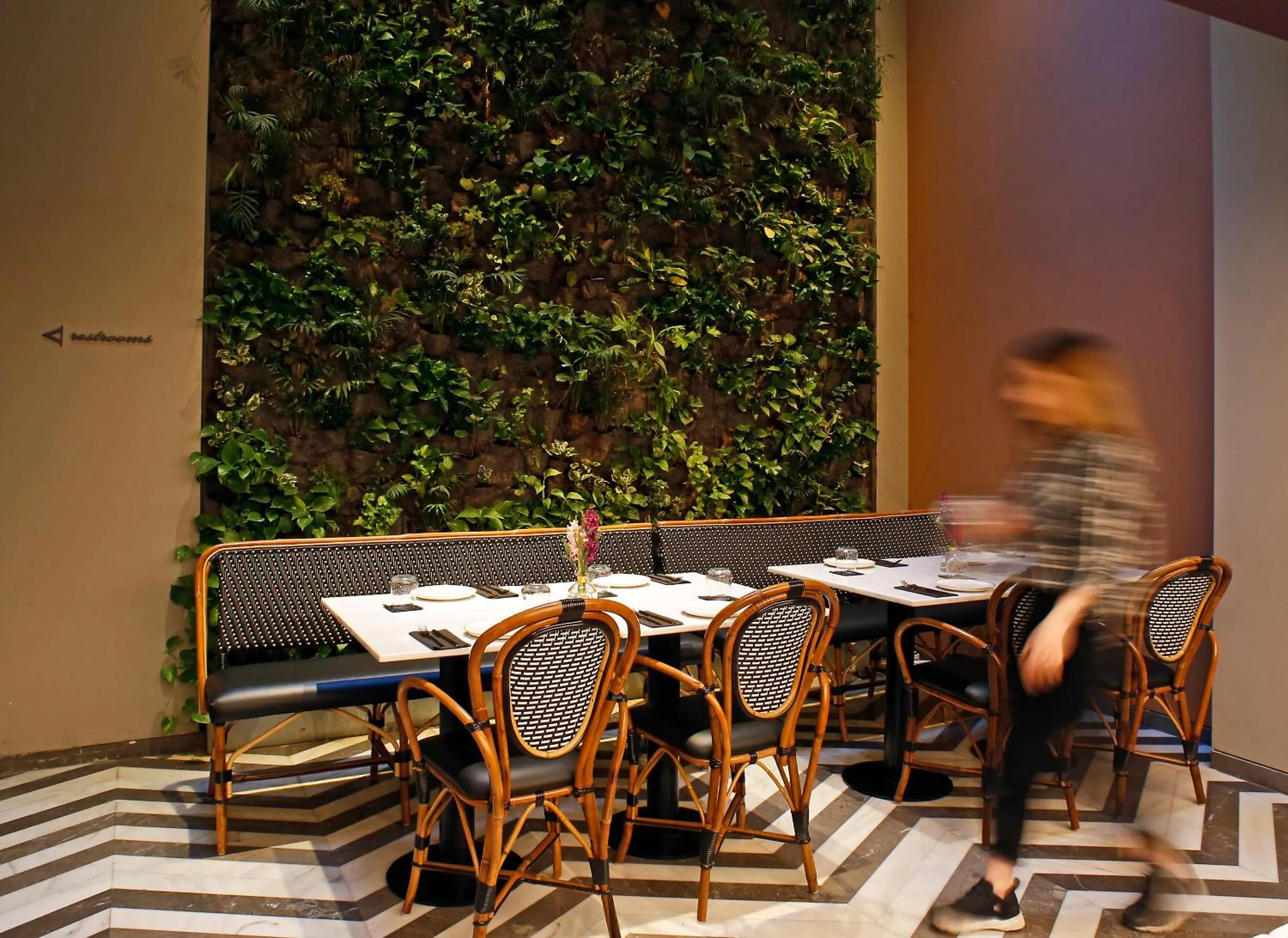 Restaurant/places to eat in Hotel Lozenge