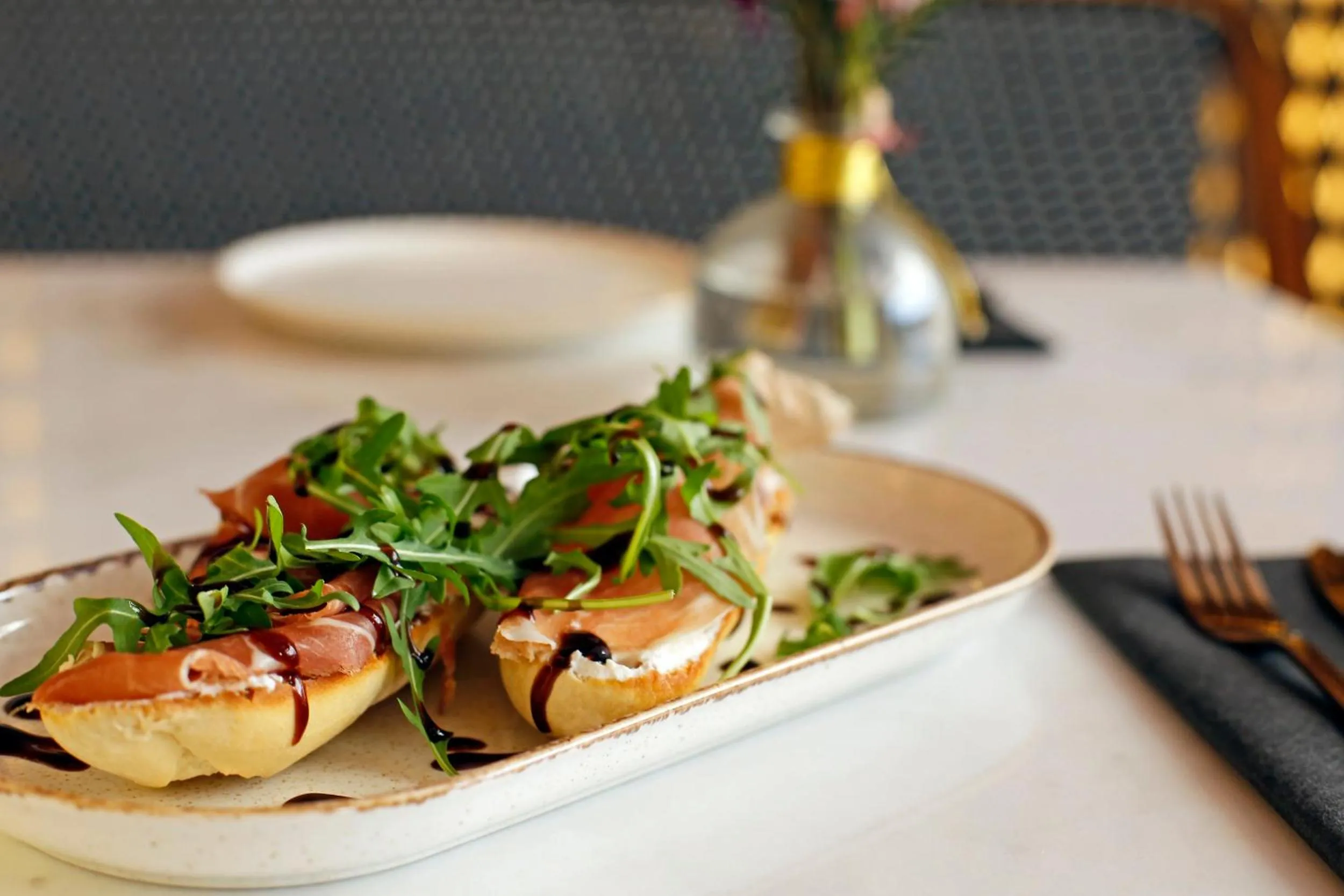 Restaurant/places to eat in Hotel Lozenge