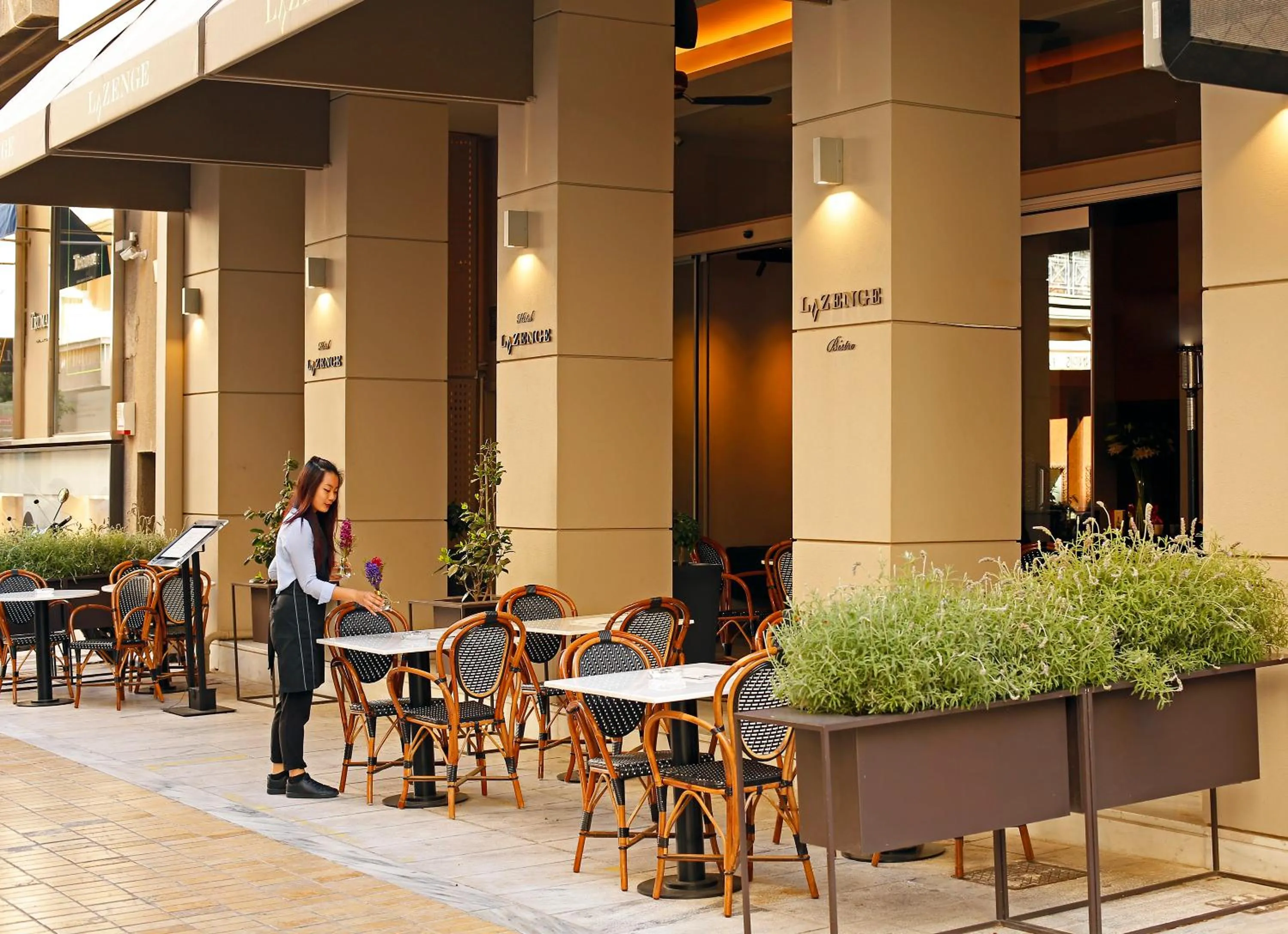 Restaurant/places to eat in Hotel Lozenge