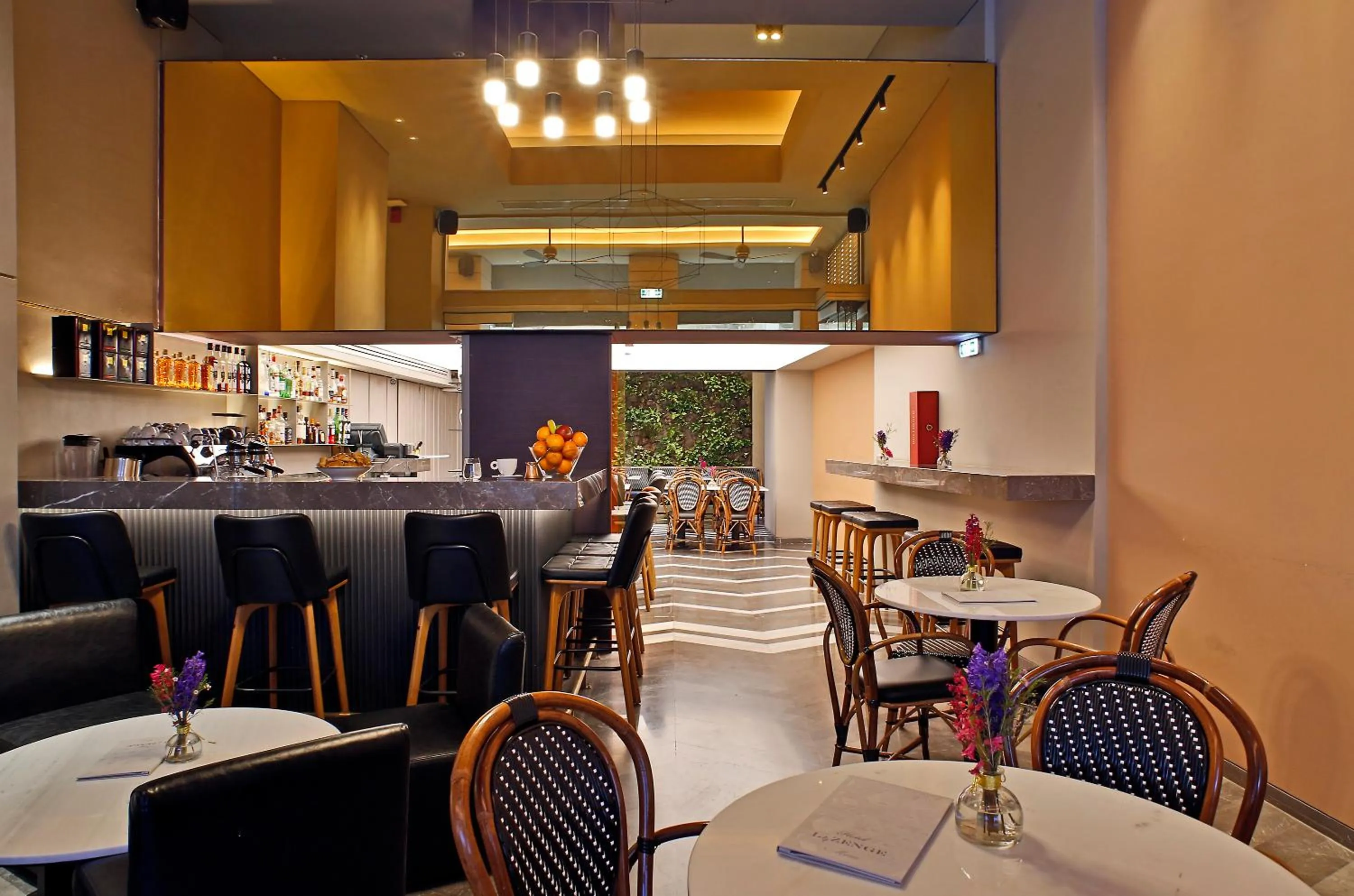 Restaurant/places to eat in Hotel Lozenge