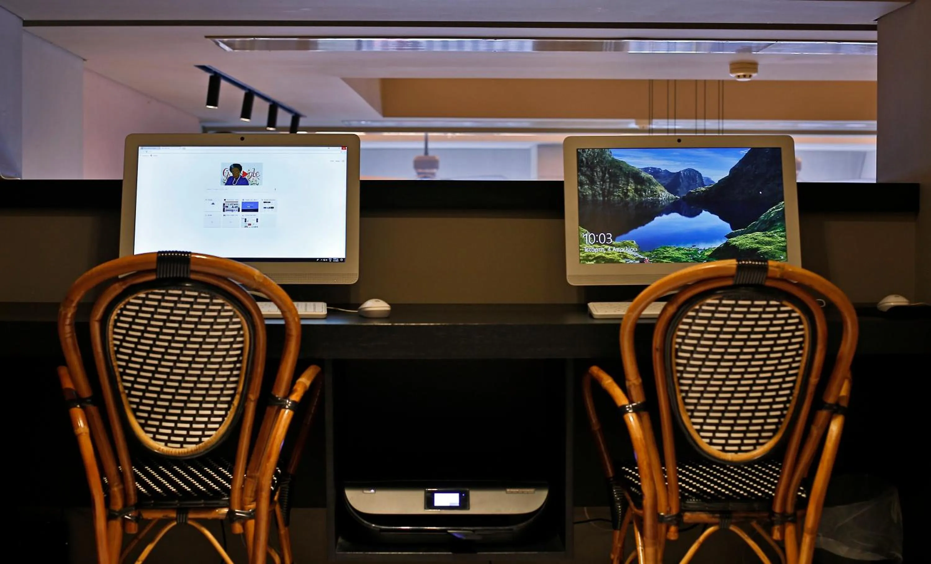 Communal lounge/ TV room in Hotel Lozenge