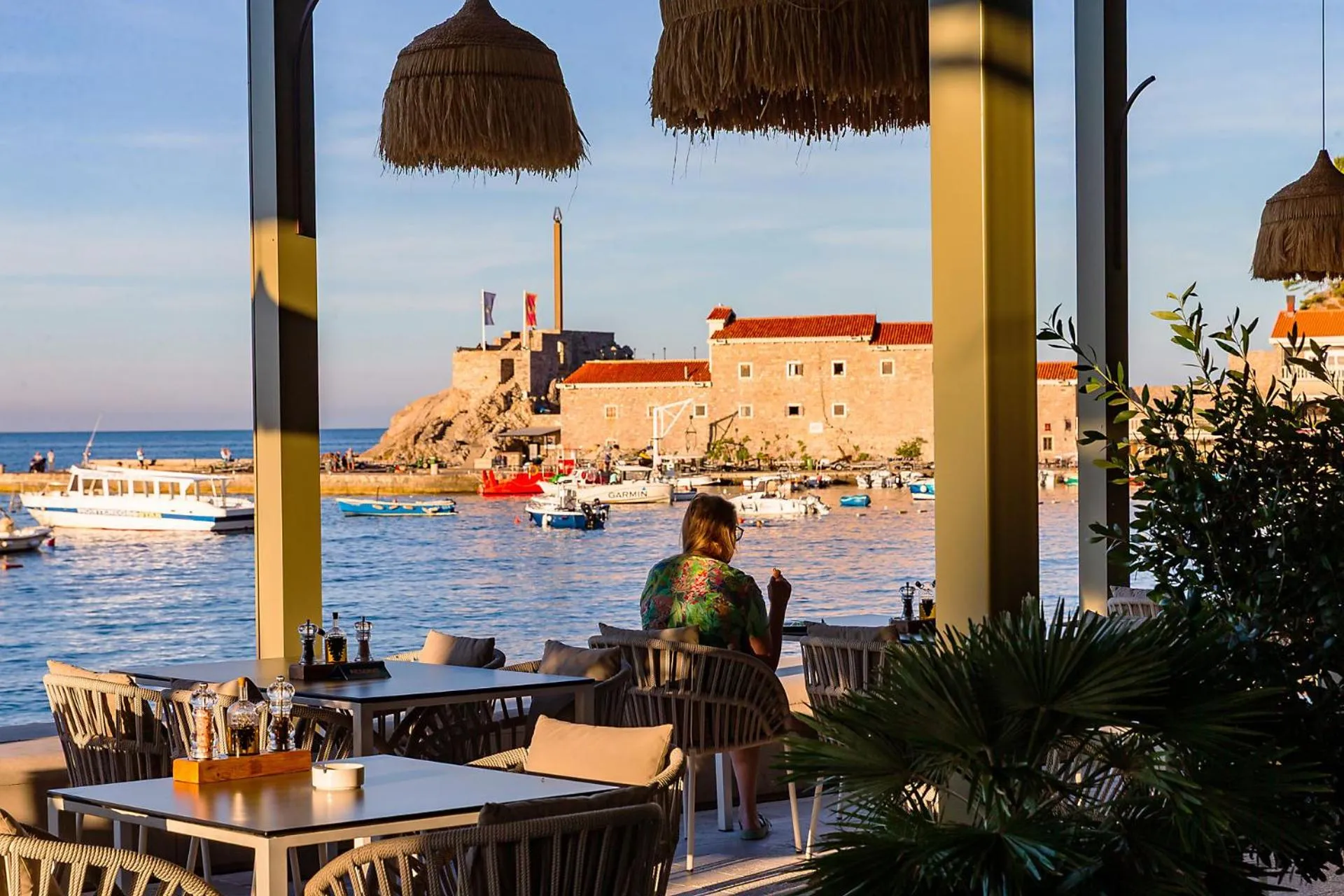 Restaurant/places to eat in Hotel Riva by Aycon