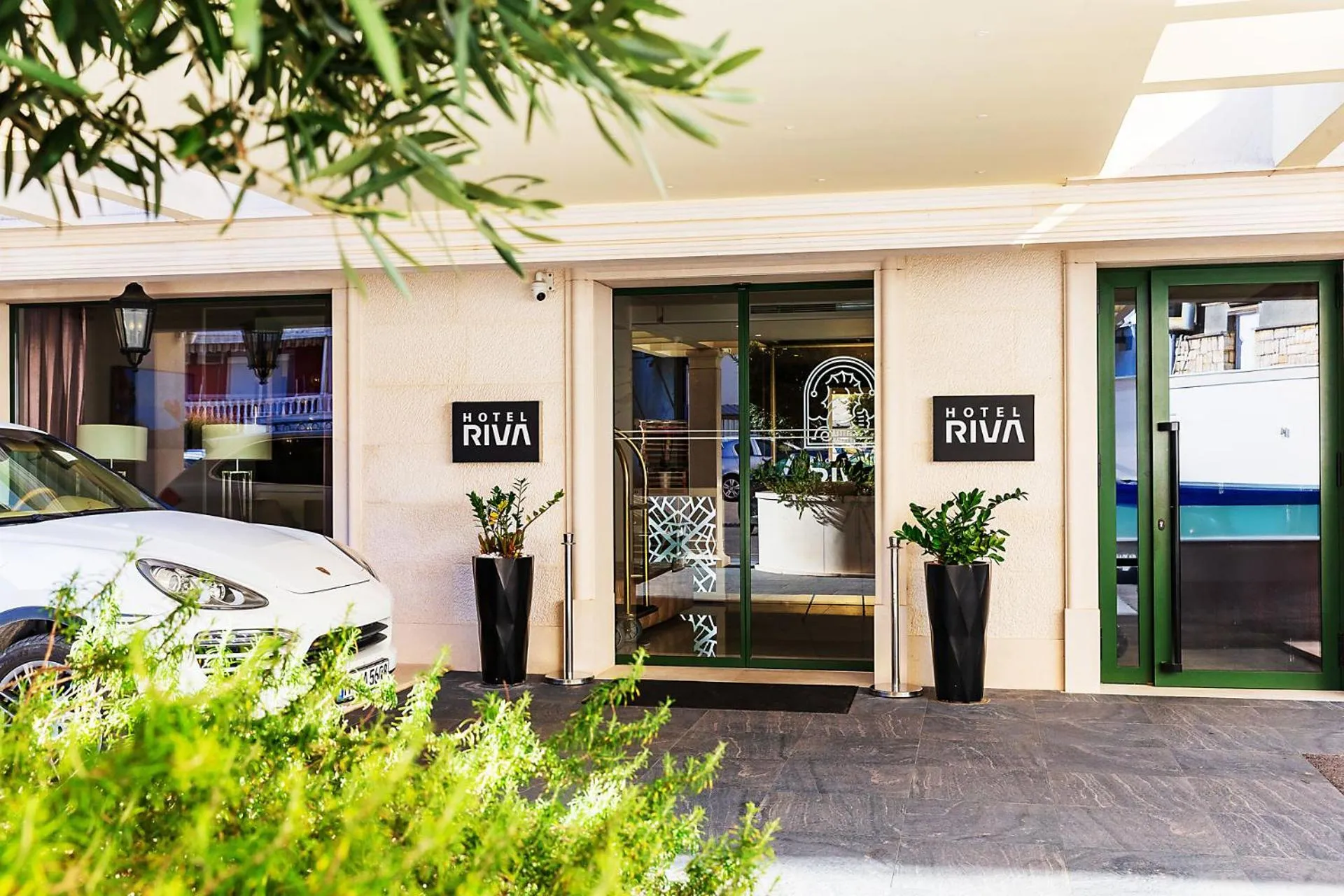 Facade/entrance in Hotel Riva by Aycon