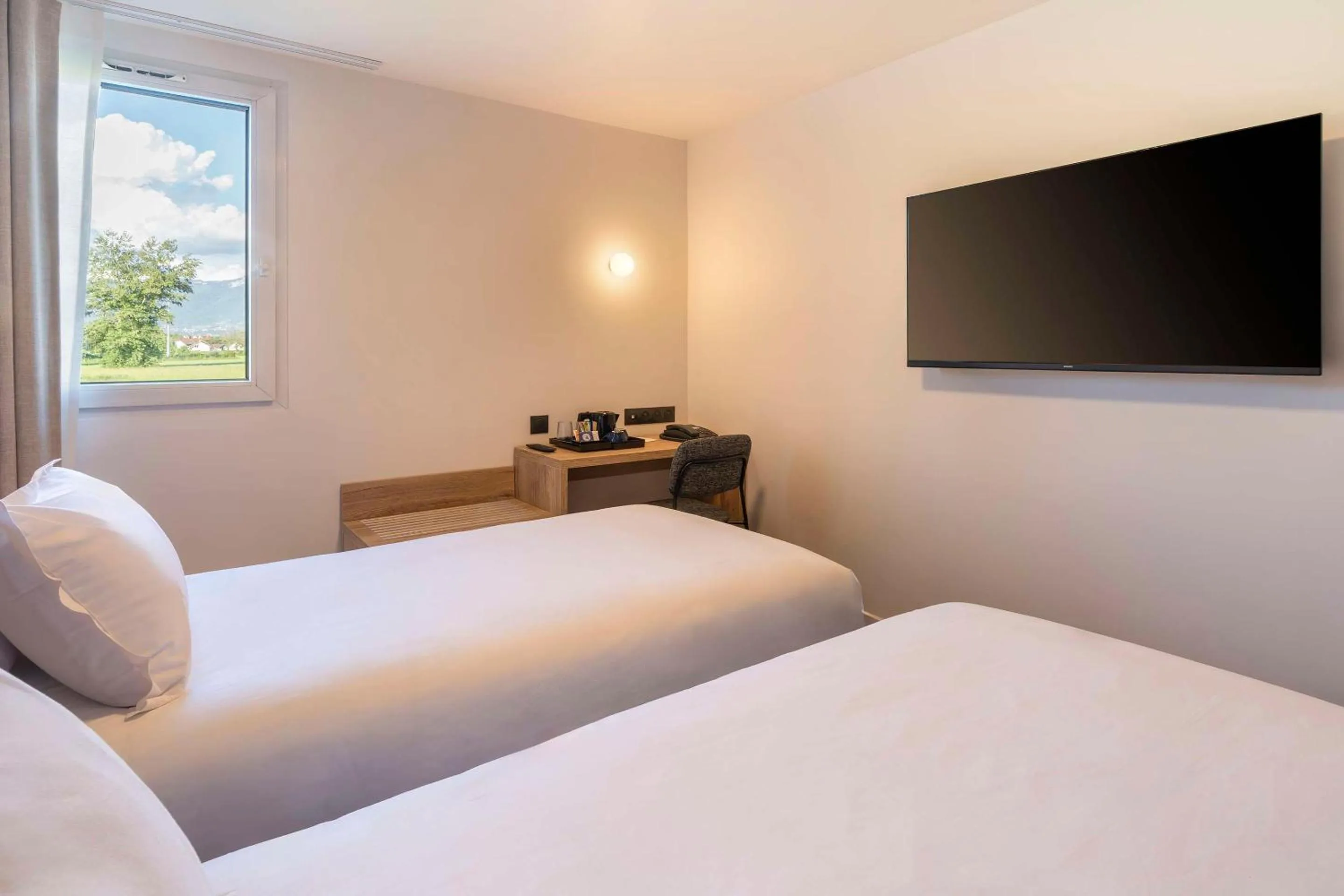 Bedroom, Bed in Best Western Kobalt Annecy Nord - Epagny