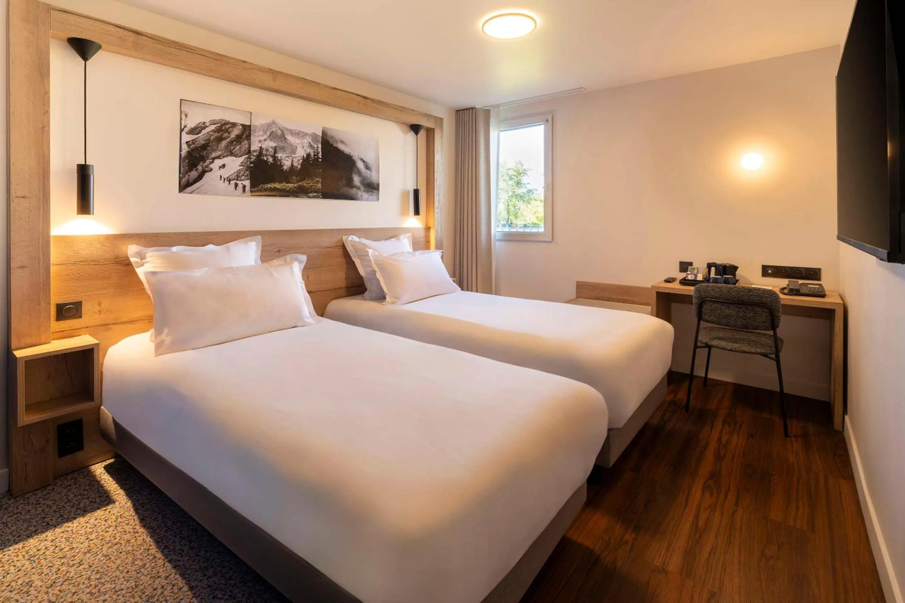 Bedroom, Bed in Best Western Kobalt Annecy Nord - Epagny