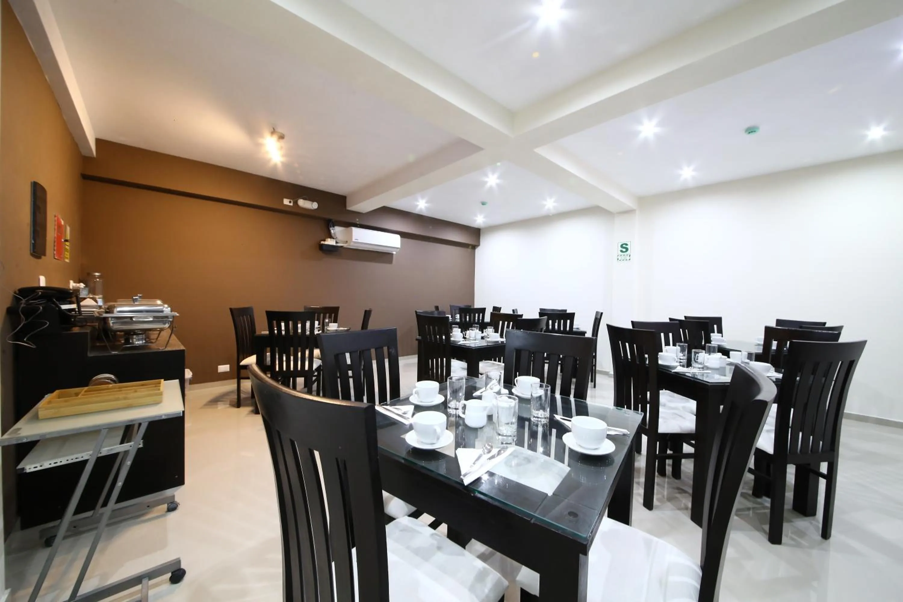 Restaurant/places to eat in Hotel Solec