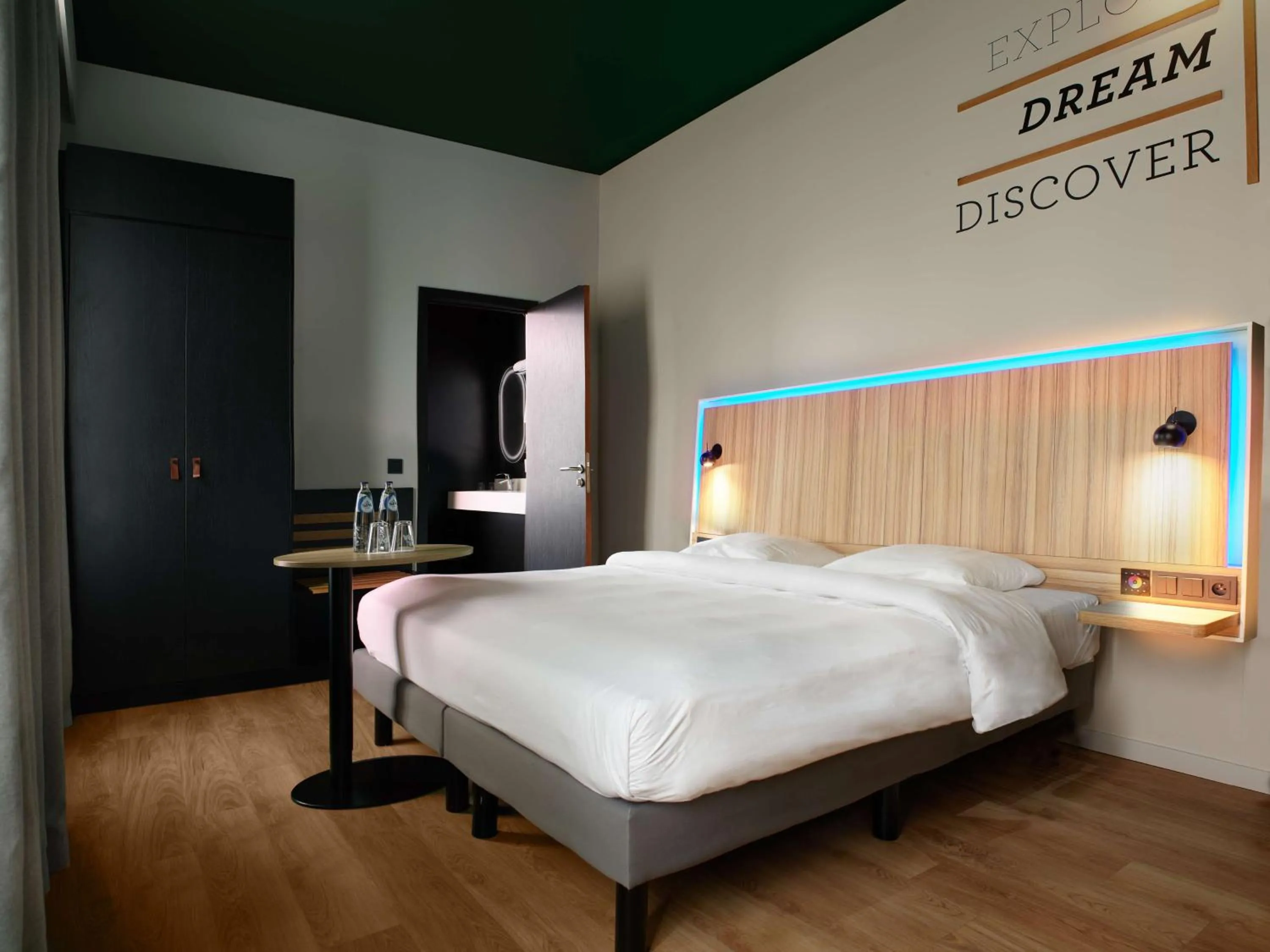 Bedroom, Bed in Park Inn By Radisson Brussels Airport