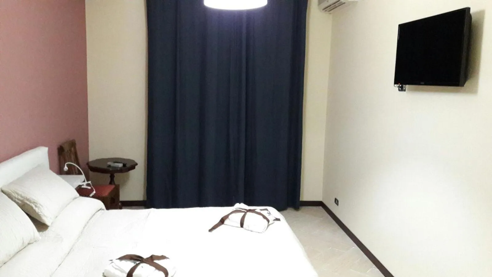 Bed in Il Centro Short Lets