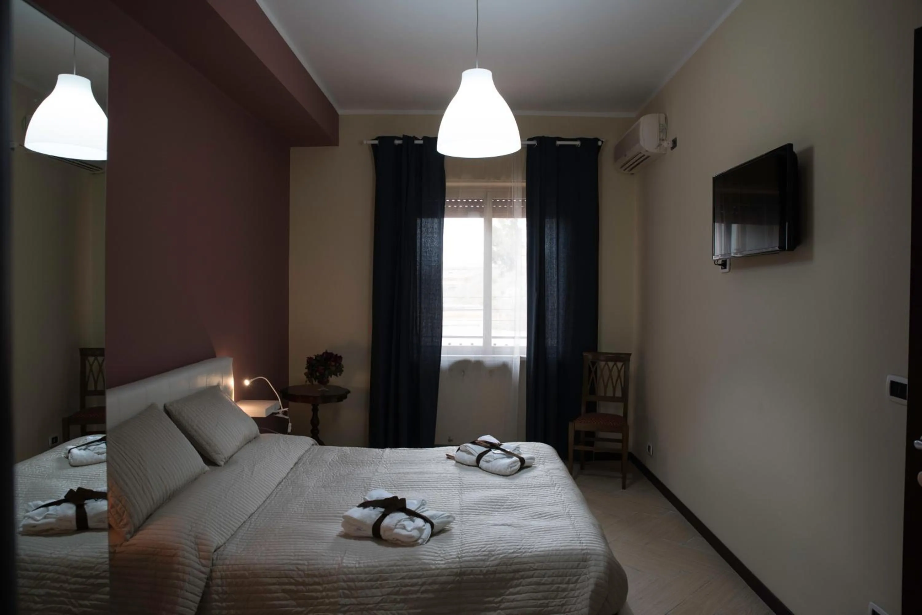 Photo of the whole room, Bed in Il Centro Short Lets